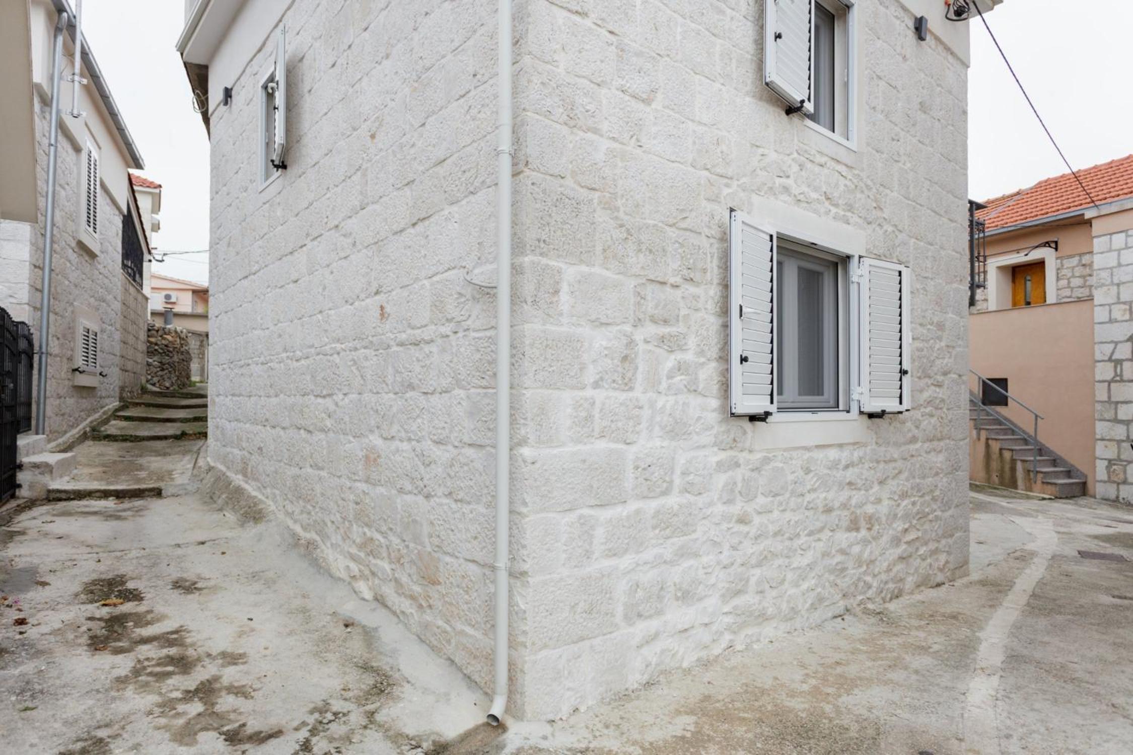 House RokaStone