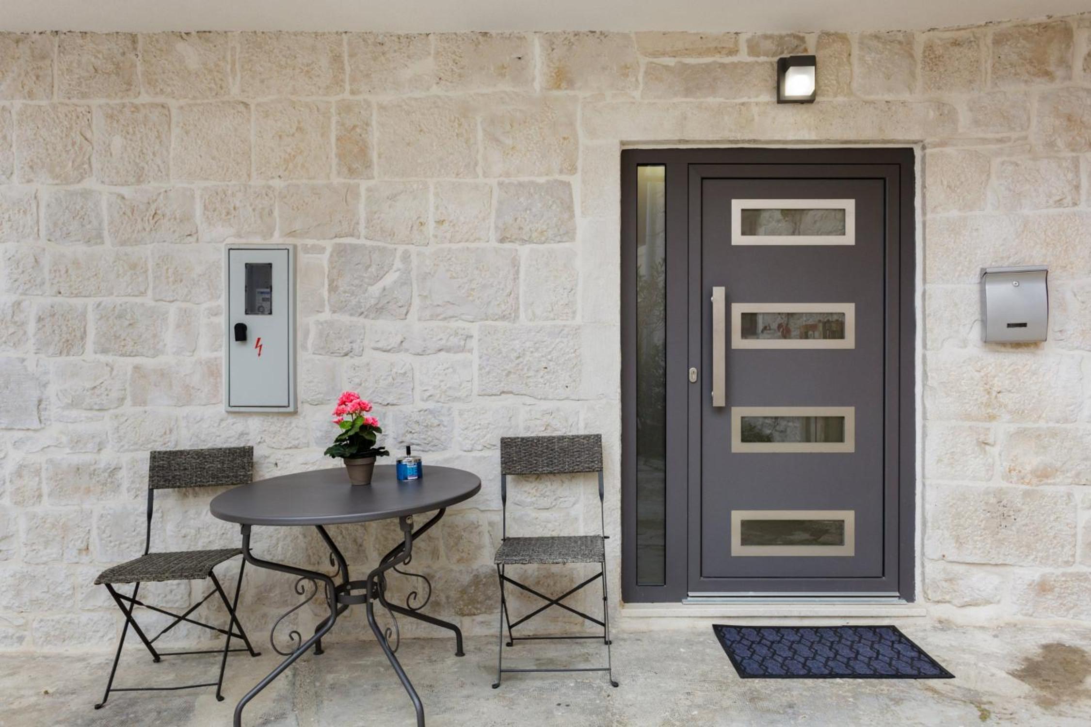 House RokaStone