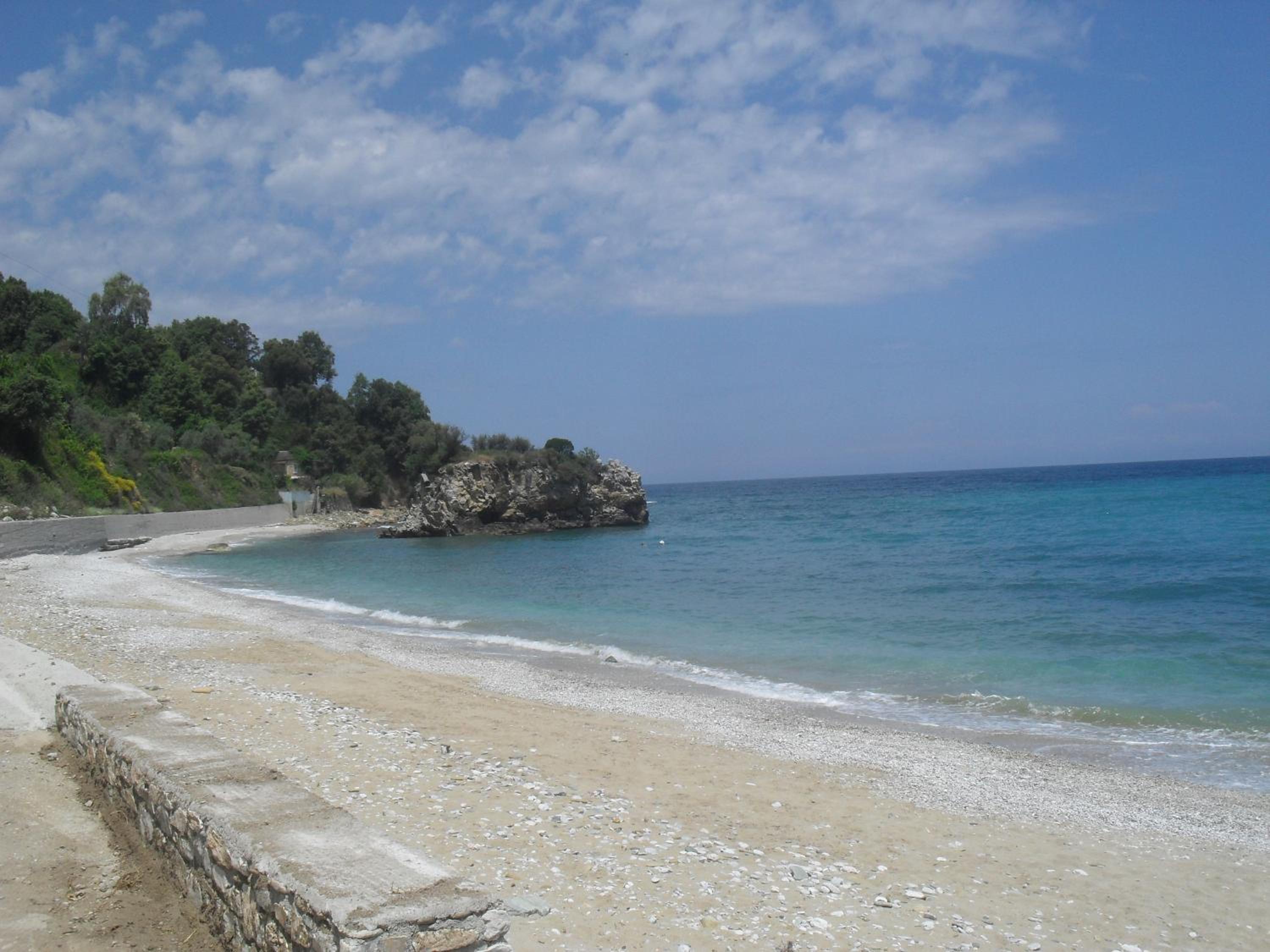 Kamari Guesthouse view 4