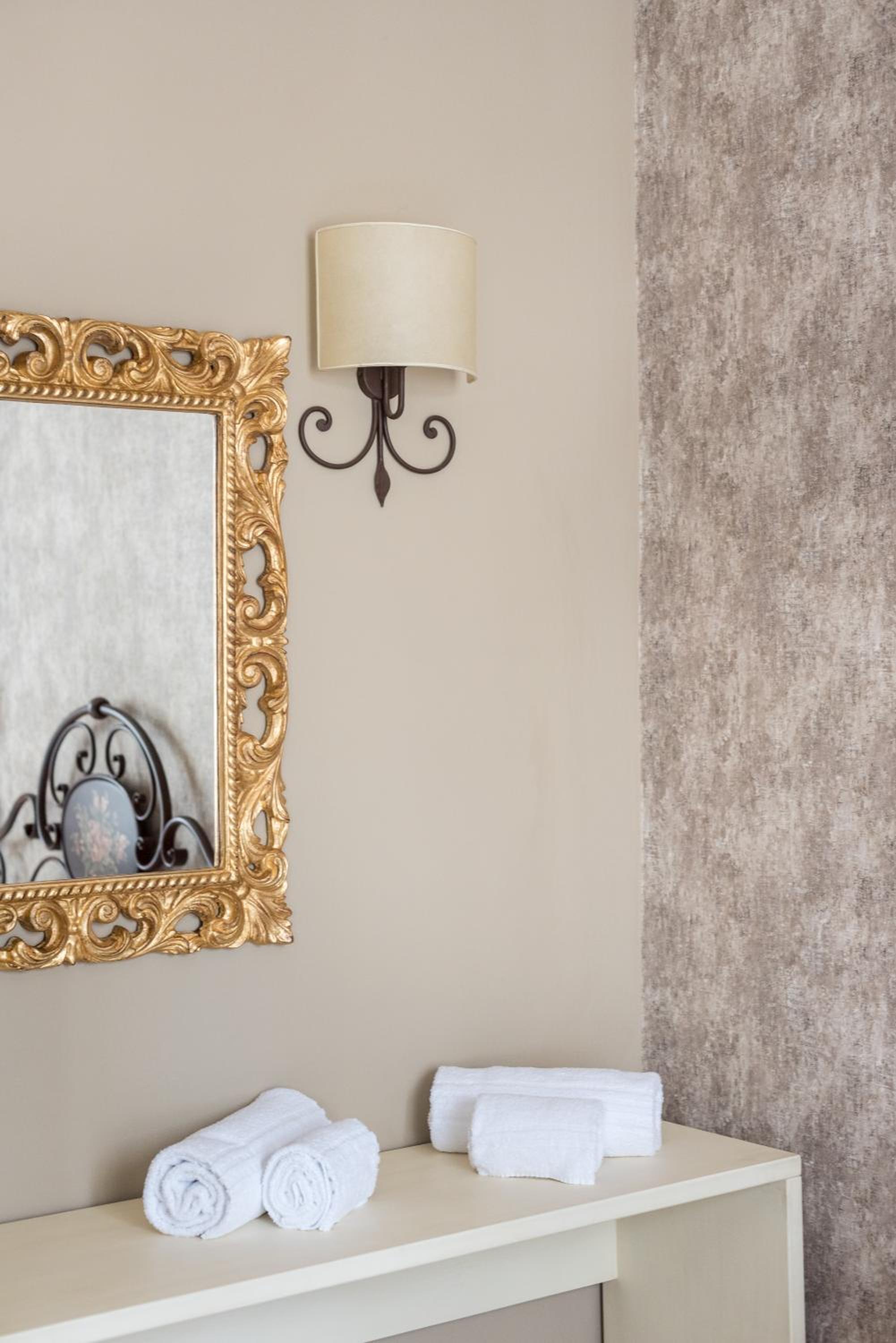 Proconsolo Adapartment Collection