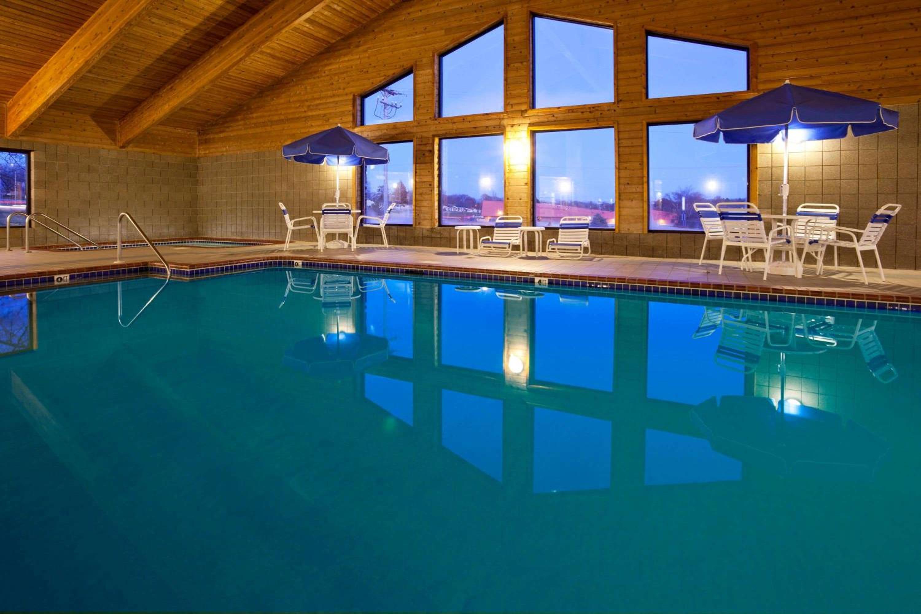AmericInn by Wyndham Monroe view 5