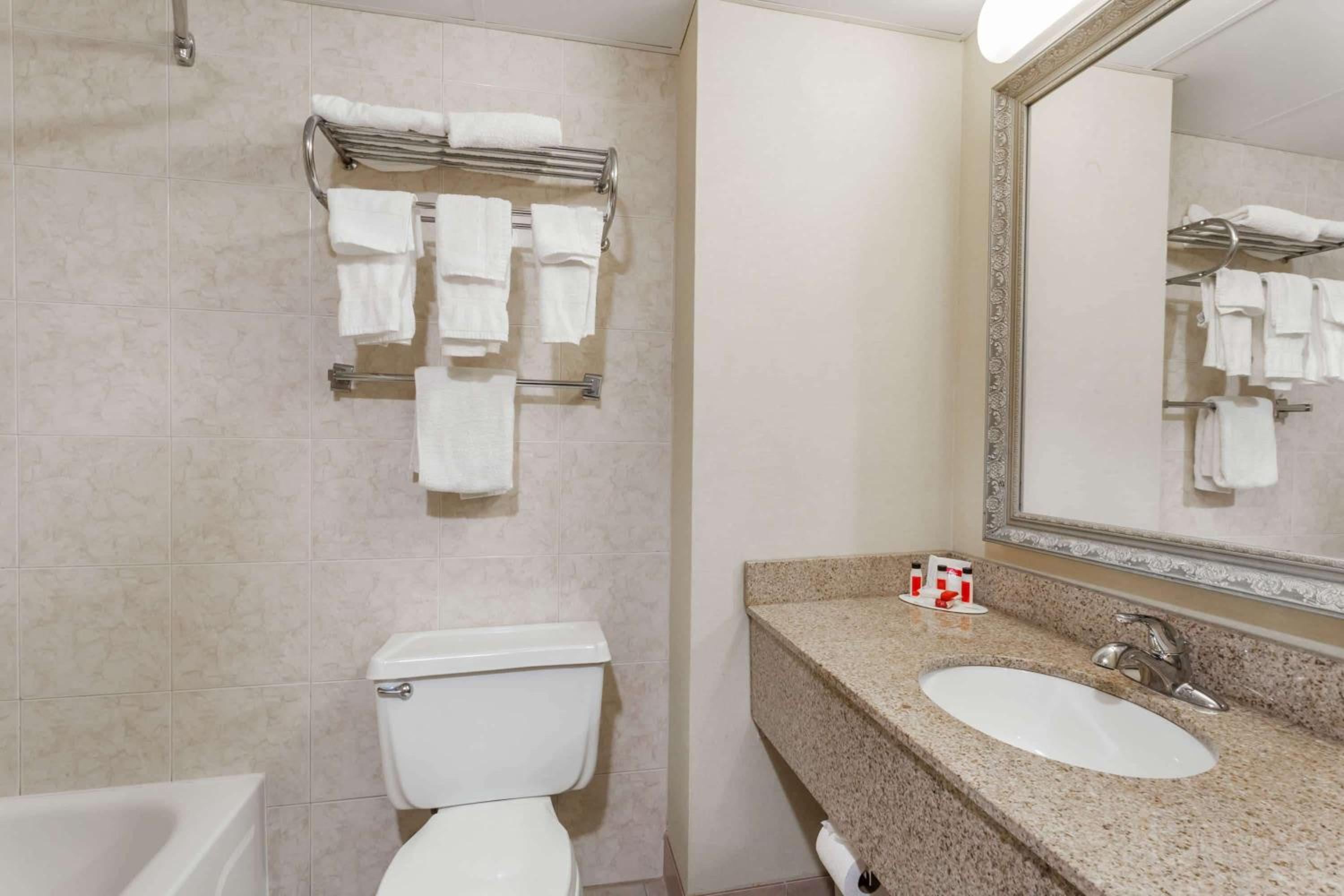 Newburgh Vacations - Ramada by Wyndham Newburgh/West Point - Property Image 36