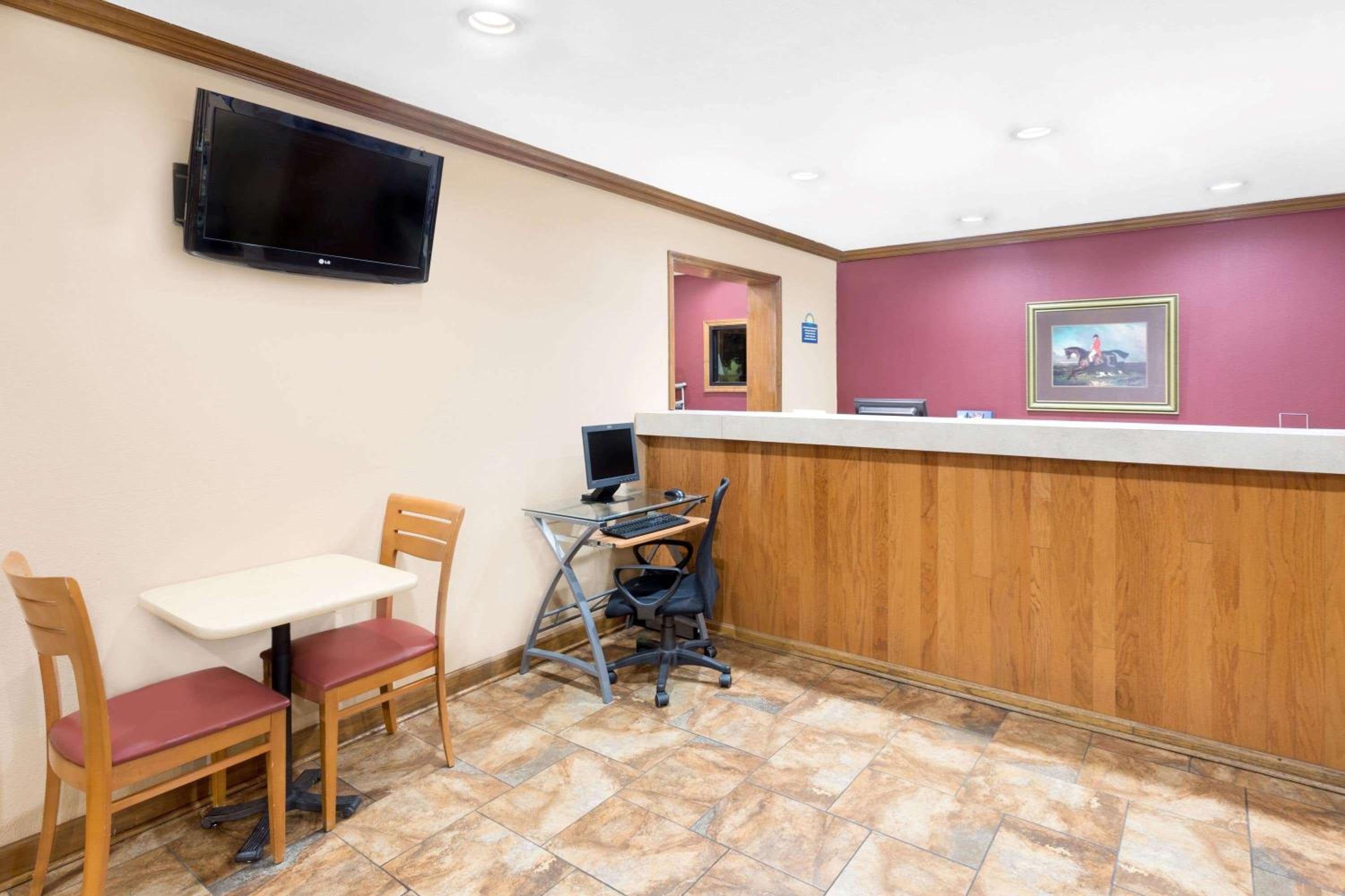 Days Inn by Wyndham Aiken - Interstate Hwy 20 view 2