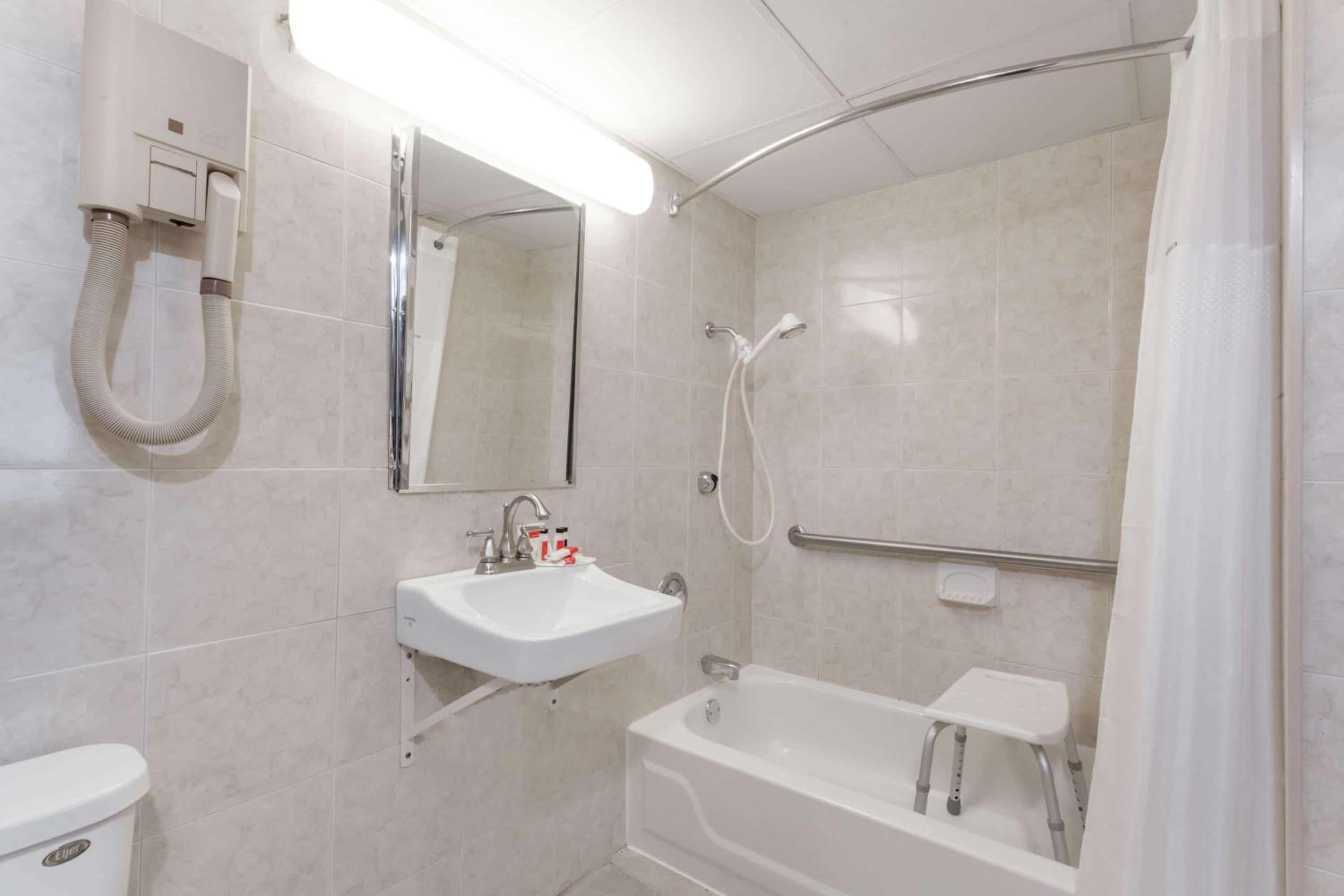 Newburgh Vacations - Ramada by Wyndham Newburgh/West Point - Property Image 30