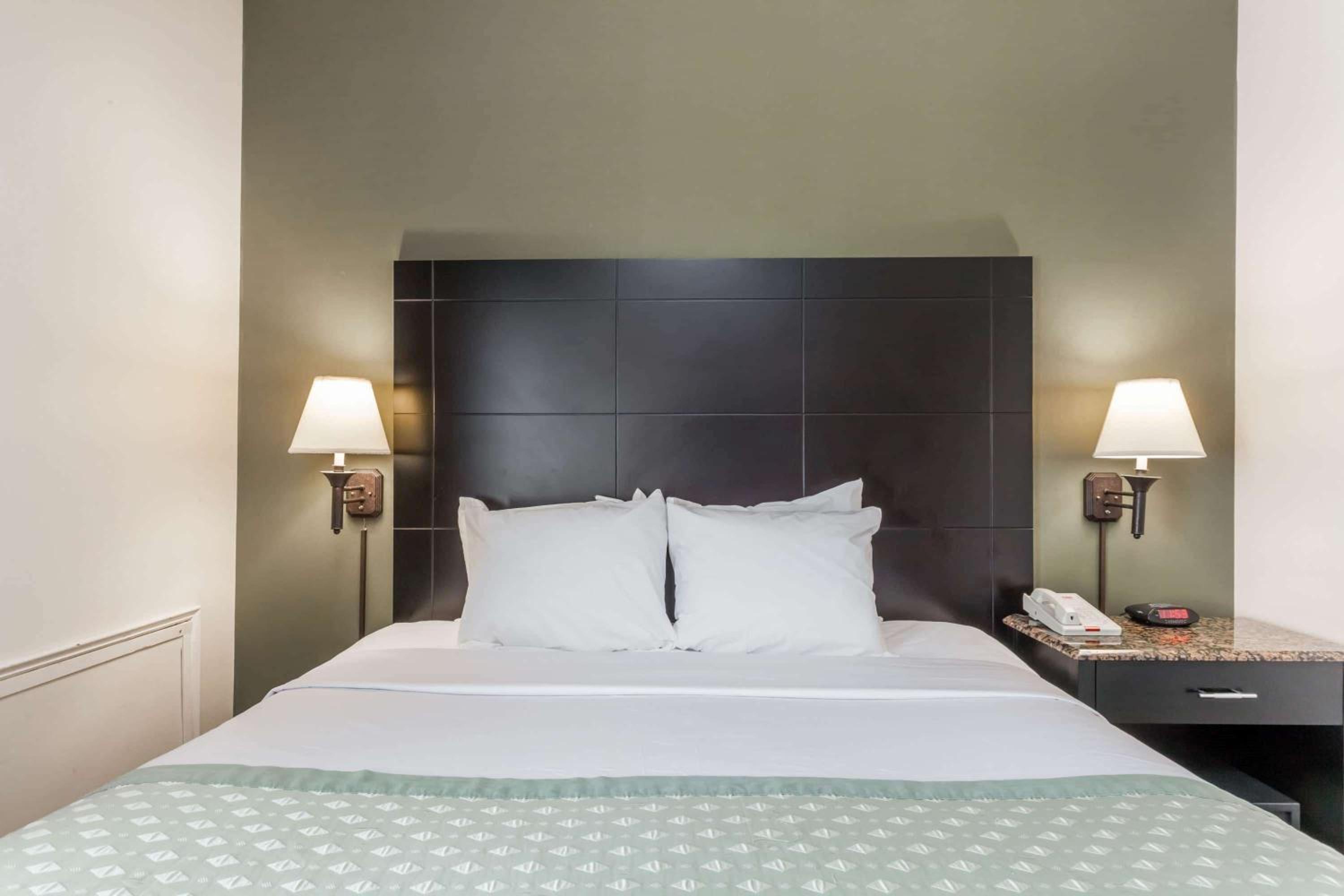 Newburgh Vacations - Ramada by Wyndham Newburgh/West Point - Property Image 41