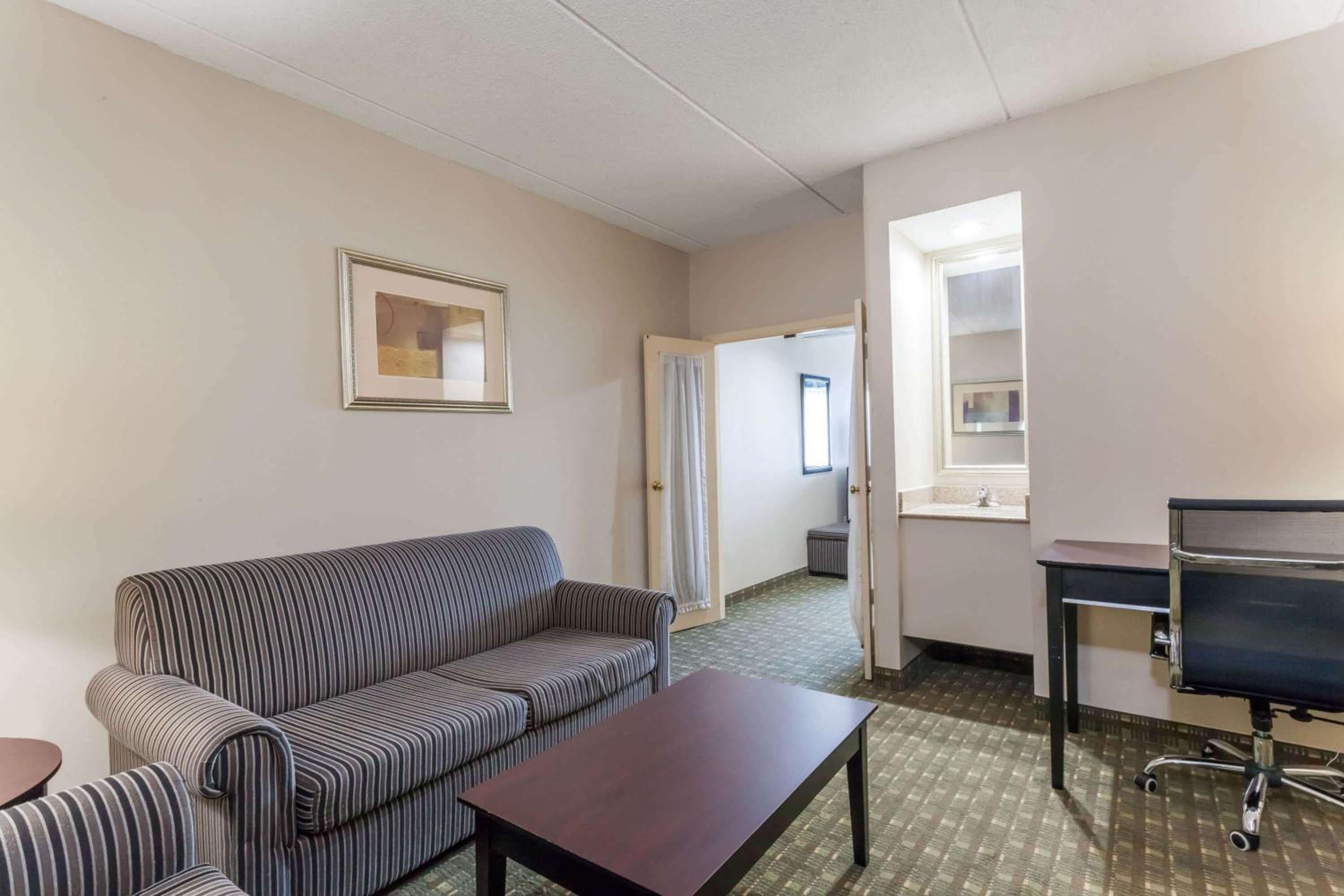 Newburgh Vacations - Ramada by Wyndham Newburgh/West Point - Property Image 37