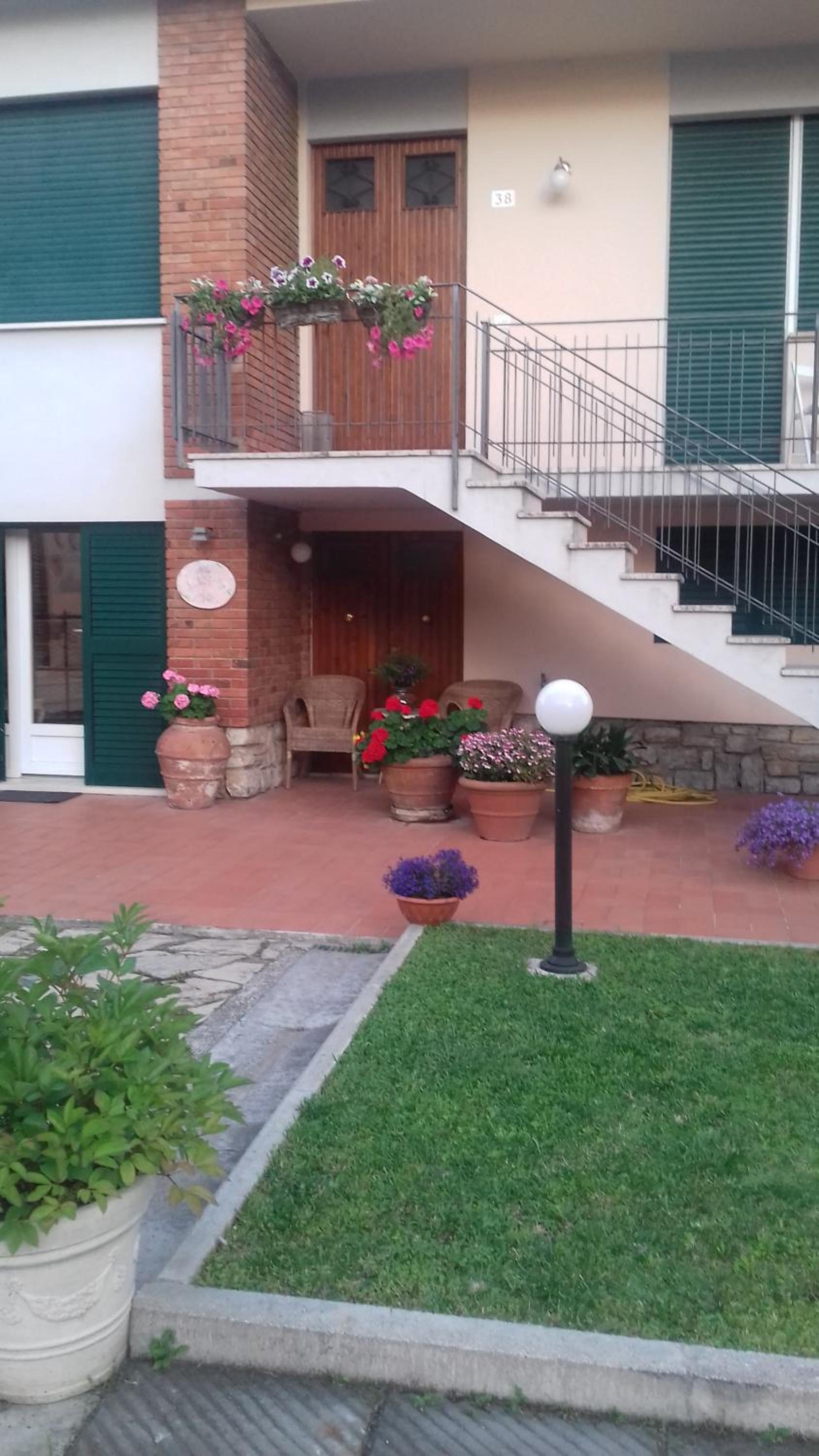Gino's House view 4