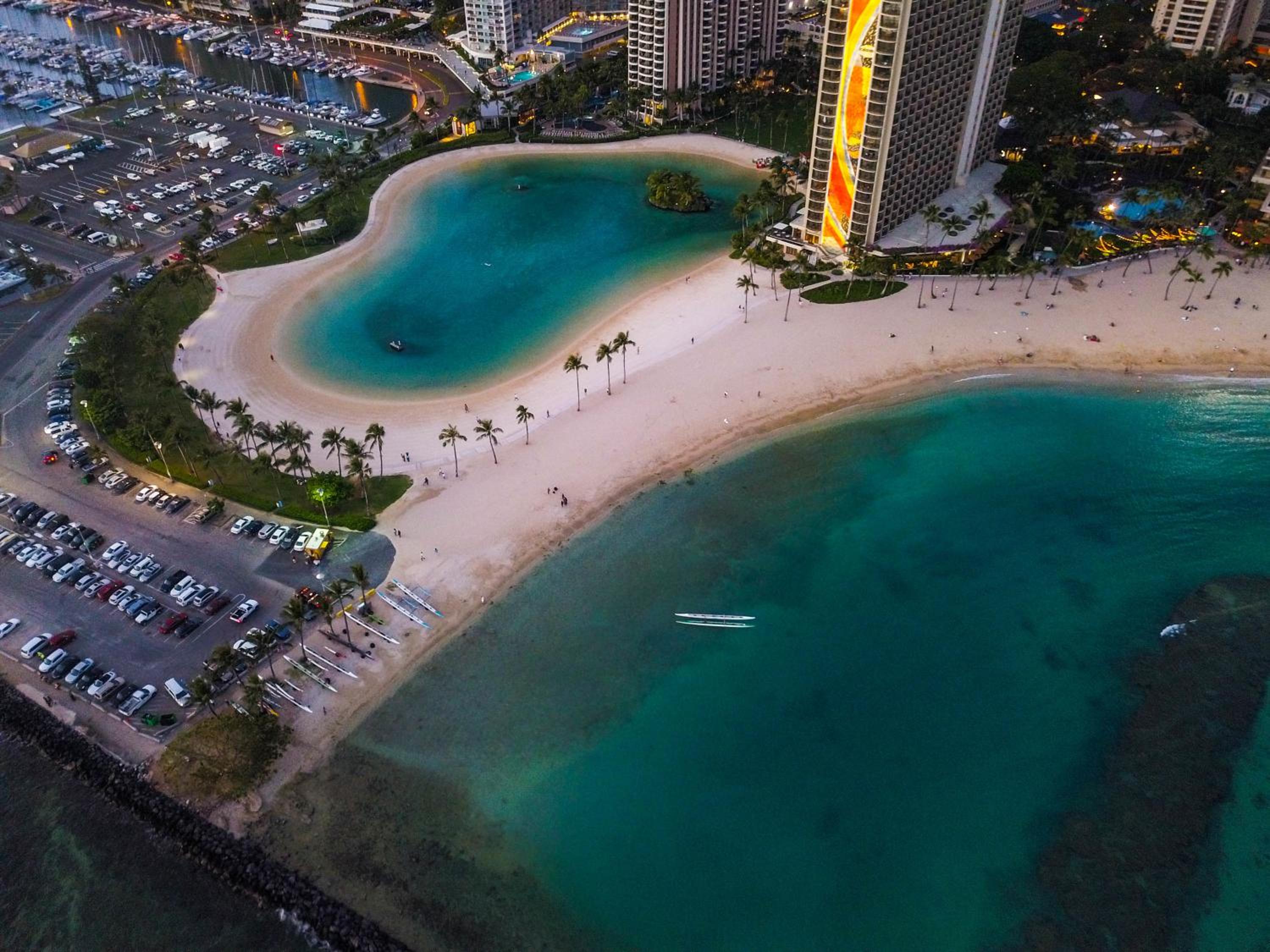 Waikiki Condo High Floor Views Beaches Convention Center