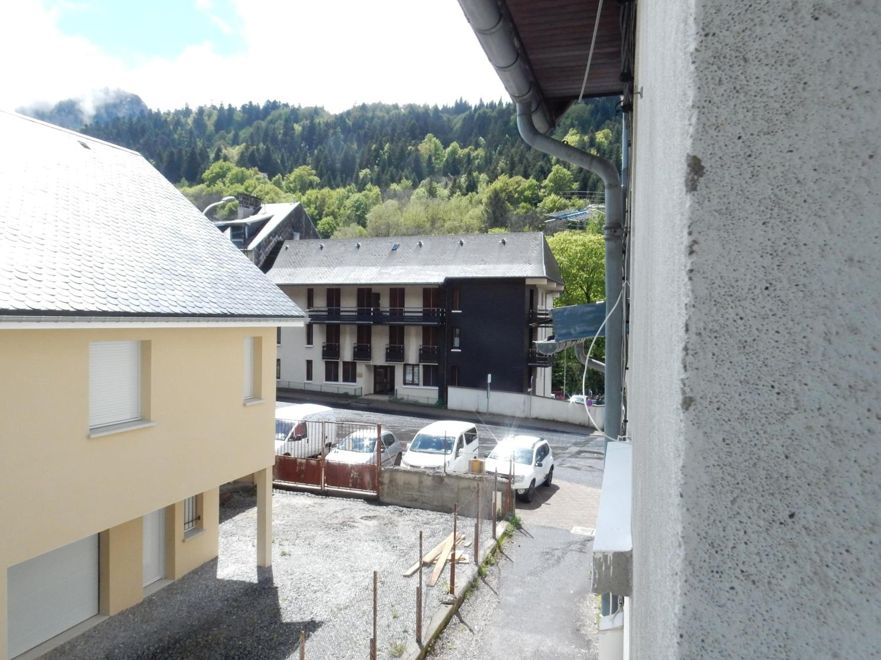 LES EGLETYERES view 3