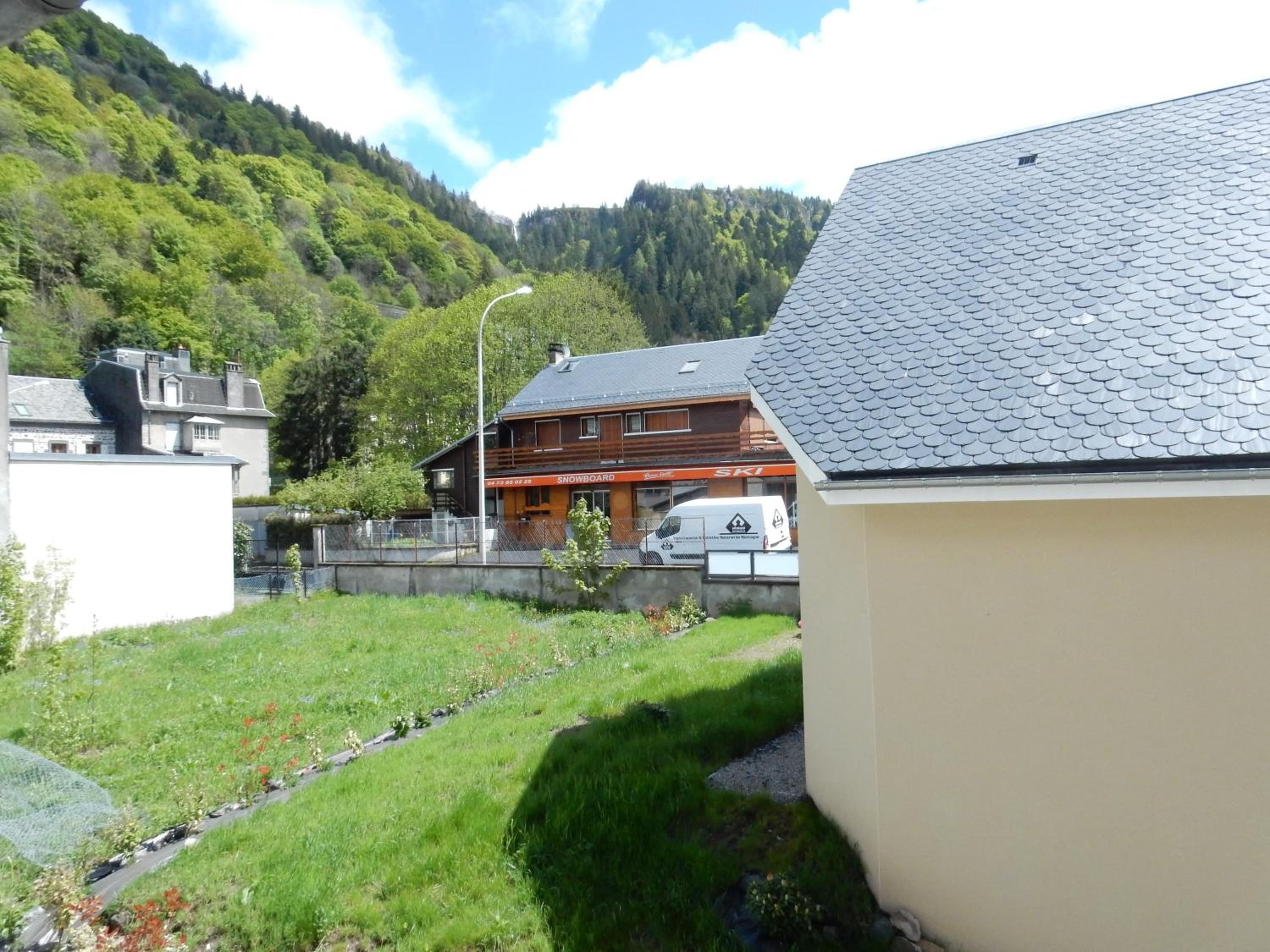 LES EGLETYERES view 4