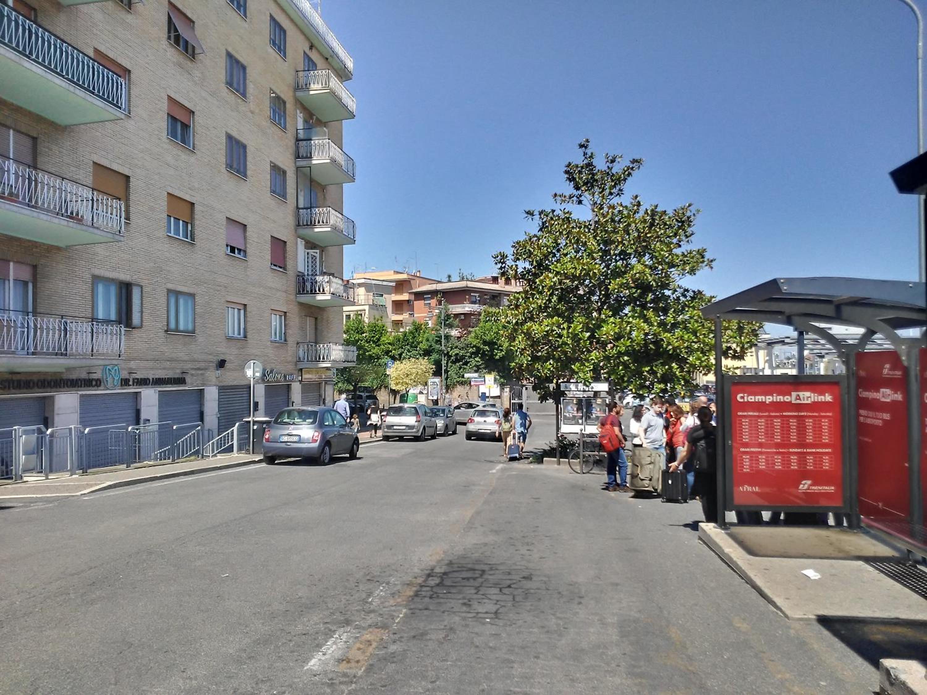 Adriatic Room 50 m dalla stazione Ferroviaria di Ciampino e dalla navetta aeroportuale