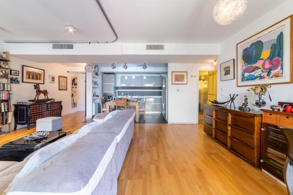 Amazing 1BR Penthouse with terrasse near Neve tzedek