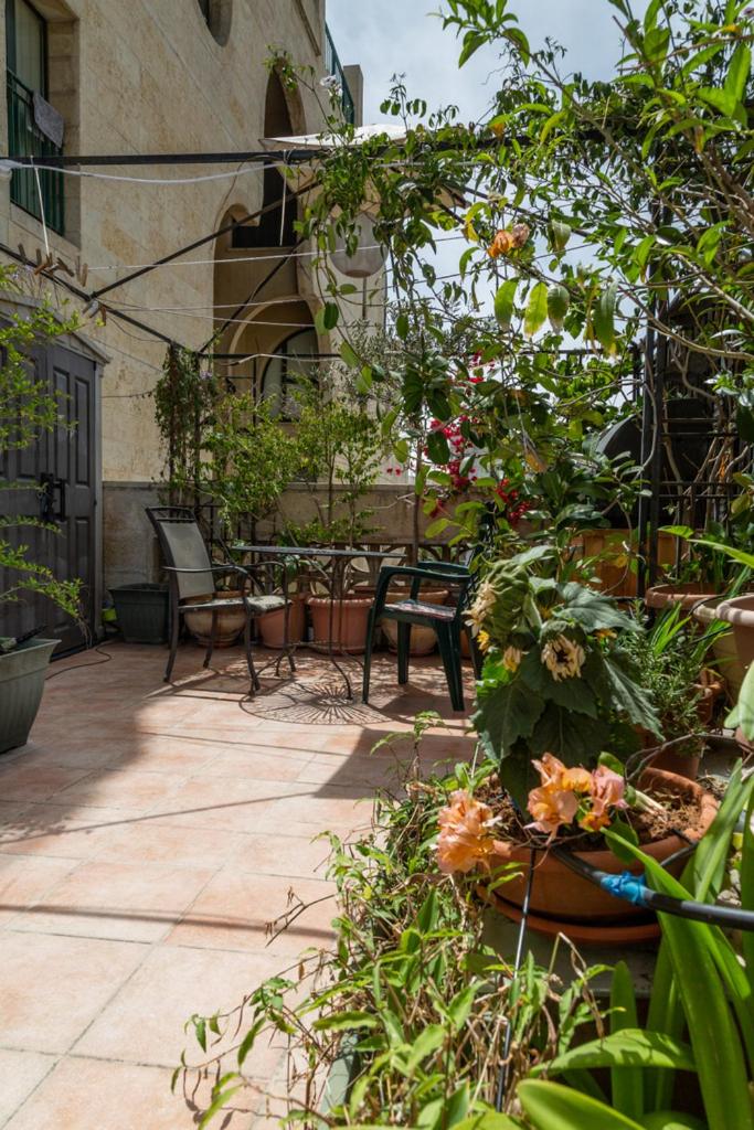 Amazing 1BR Penthouse with terrasse near Neve tzedek