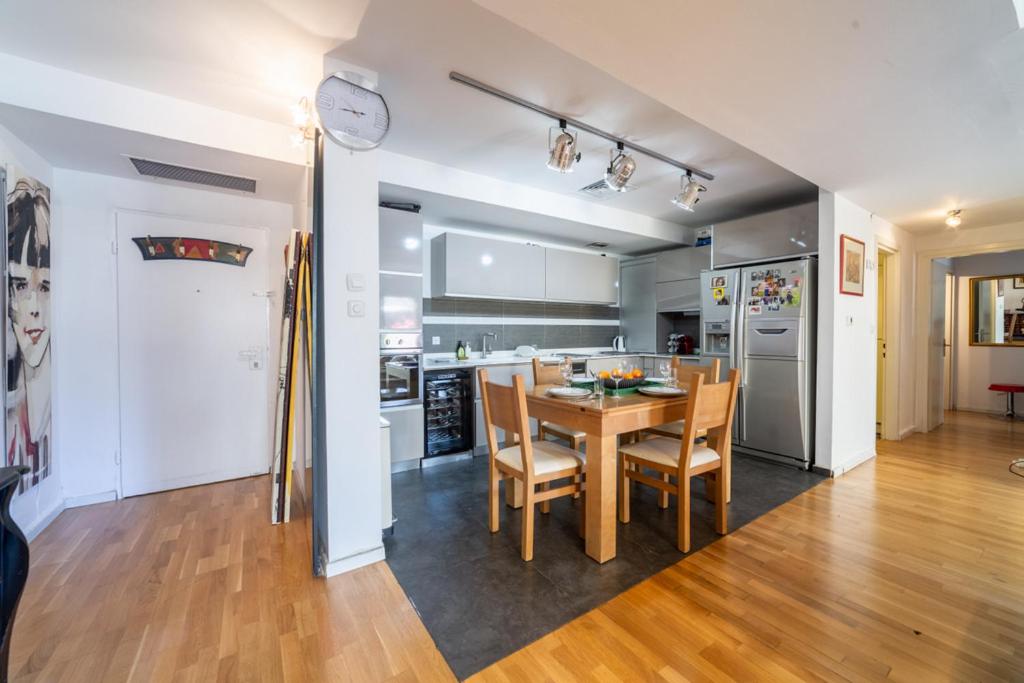 Amazing 1BR Penthouse with terrasse near Neve tzedek