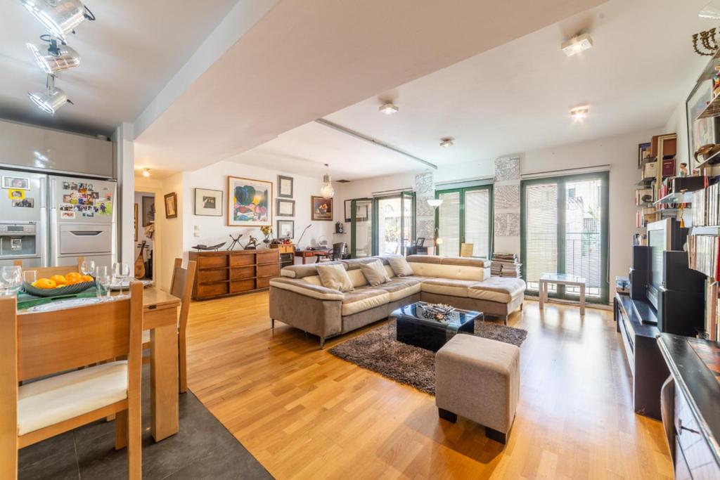 Amazing 1BR Penthouse with terrasse near Neve tzedek