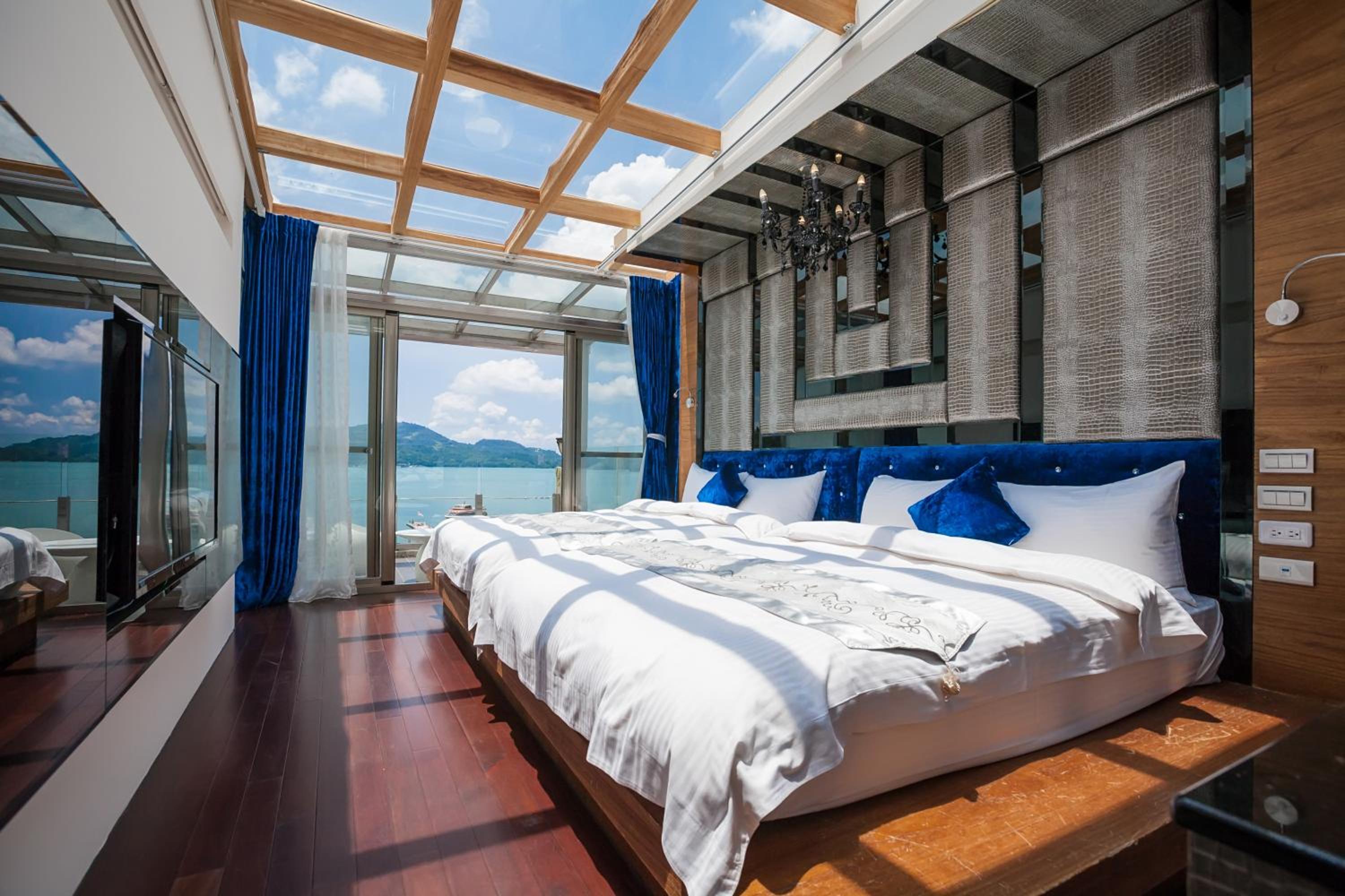 Shuian Lakeside Hotel
