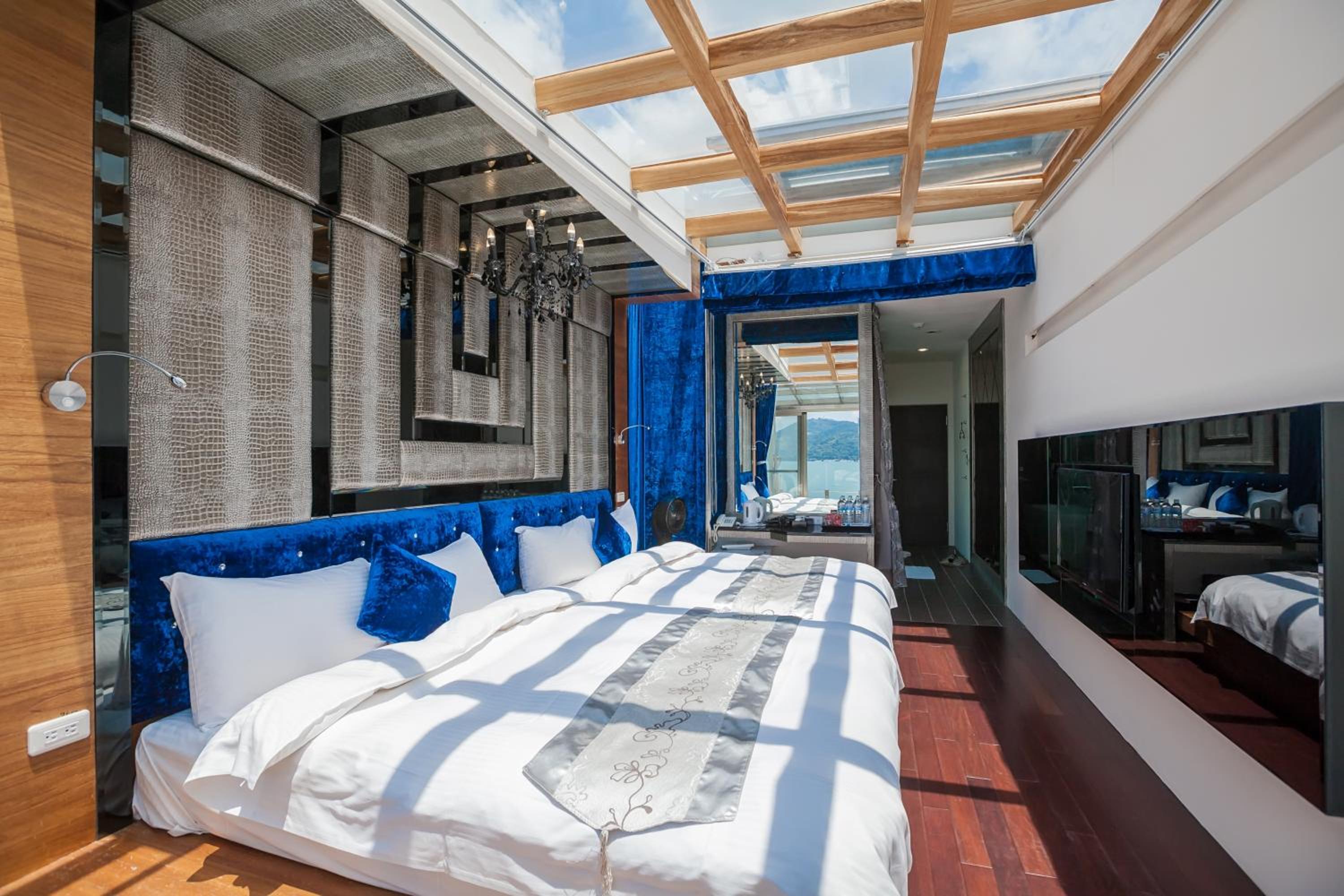 Shuian Lakeside Hotel