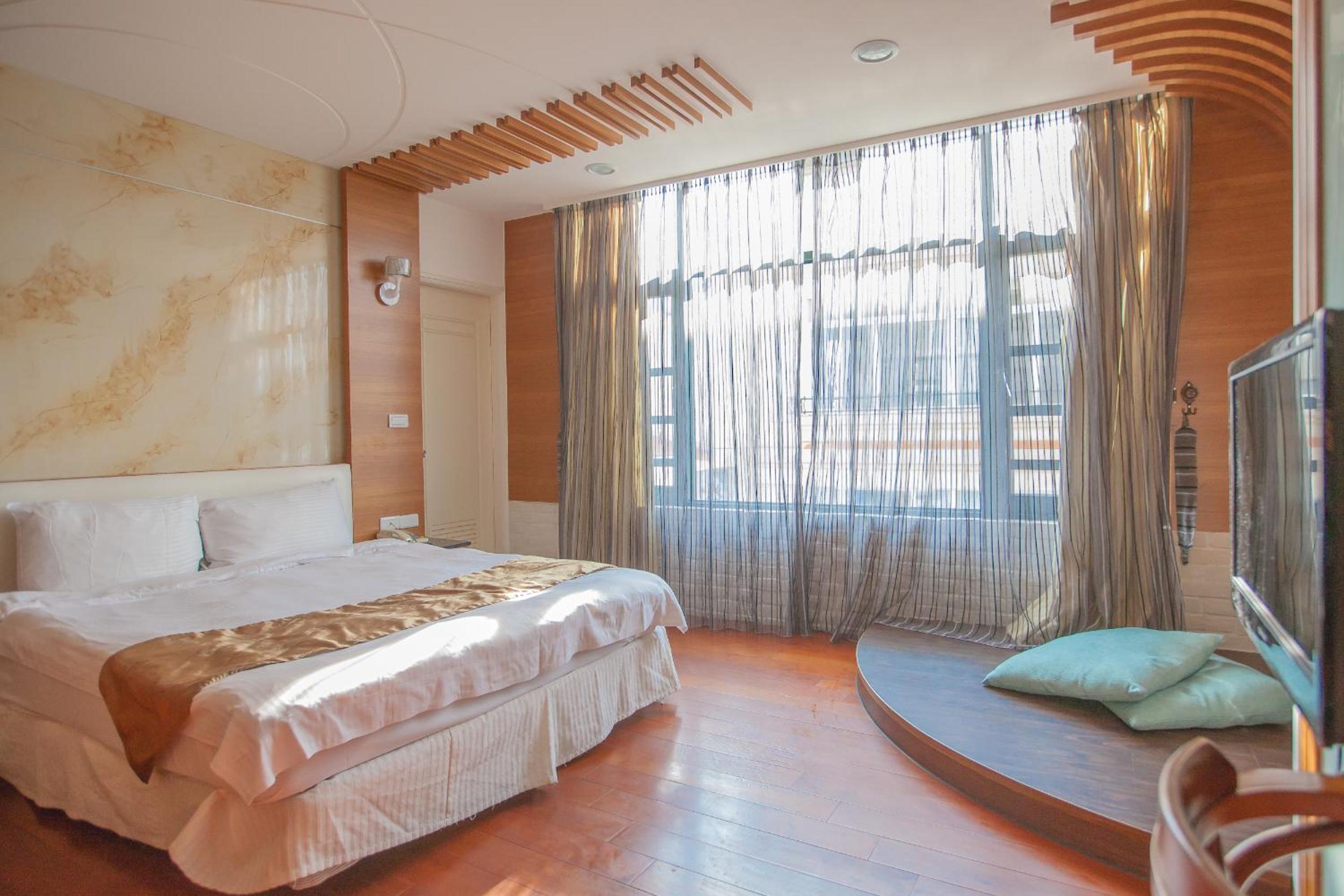 Shuian Lakeside Hotel