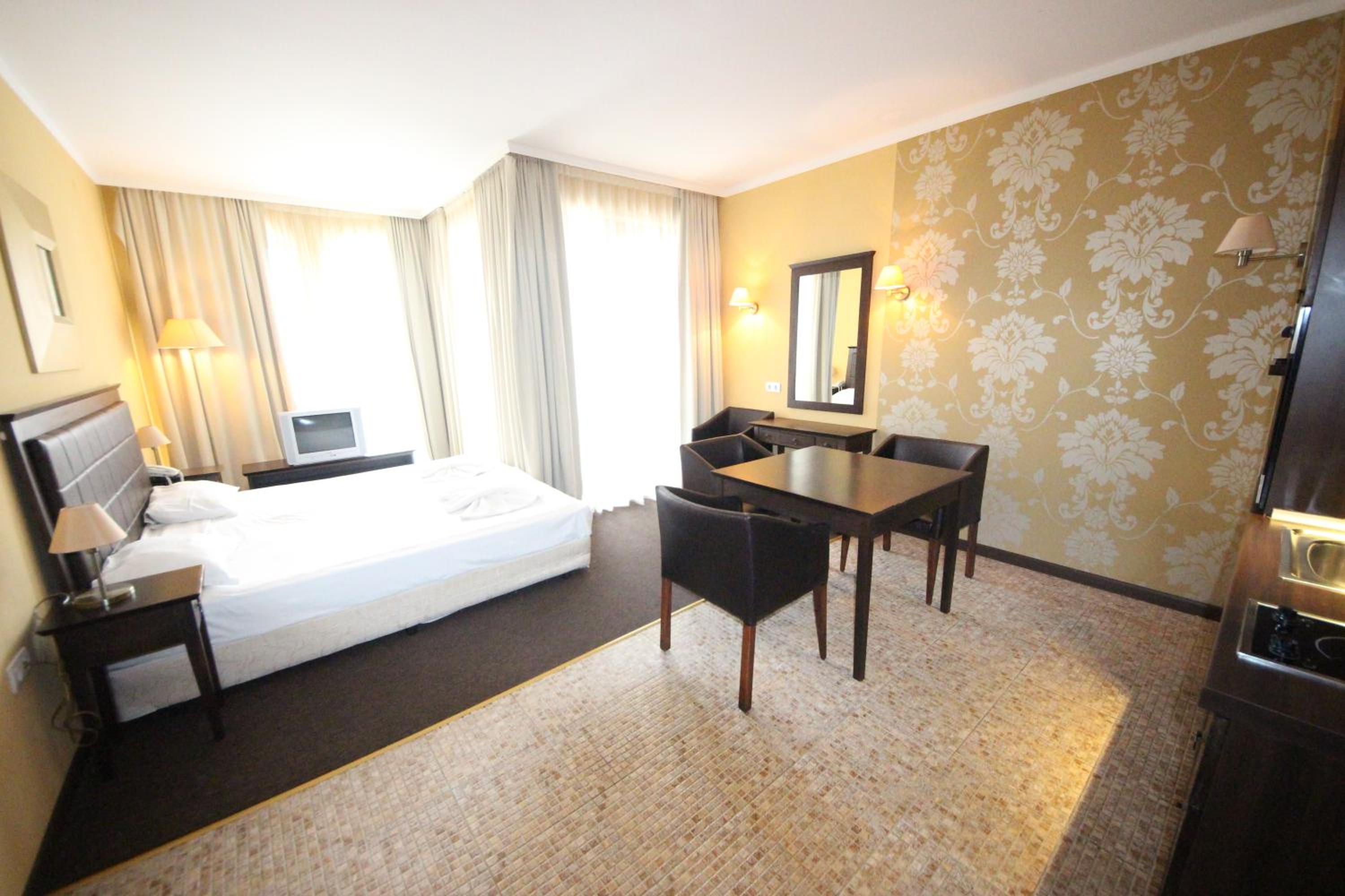 Menada Apartments in Royal Beach