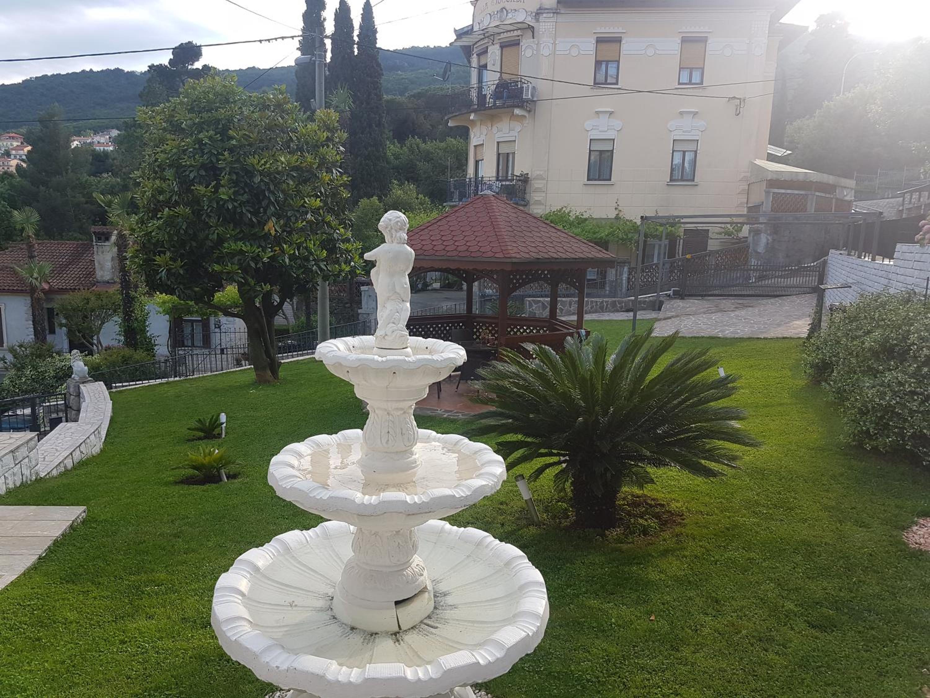 Photo 34