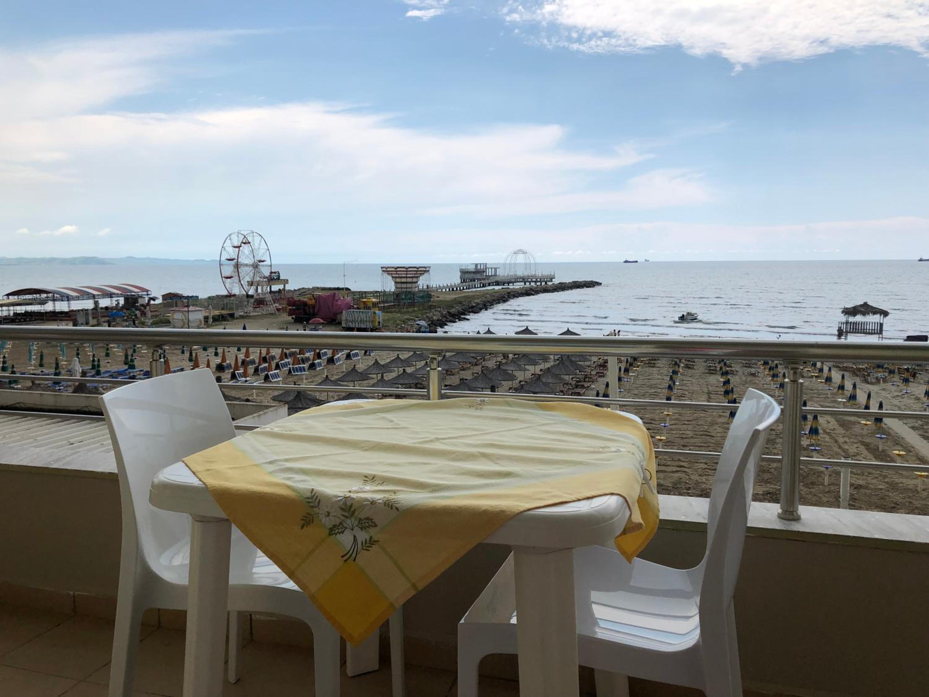 Beach View! Seaside Apartment