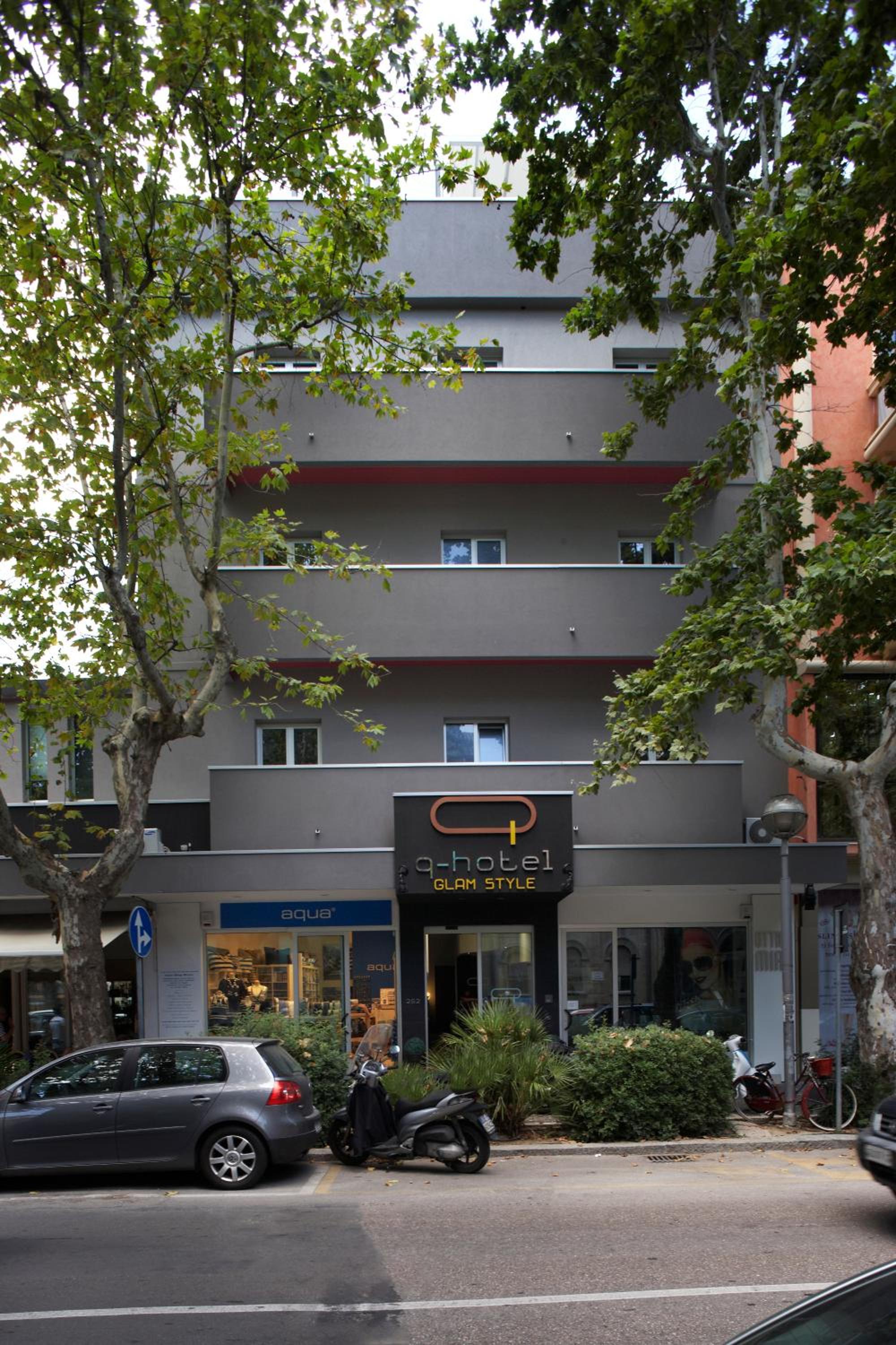 Hotel Q Hotel - Image 1