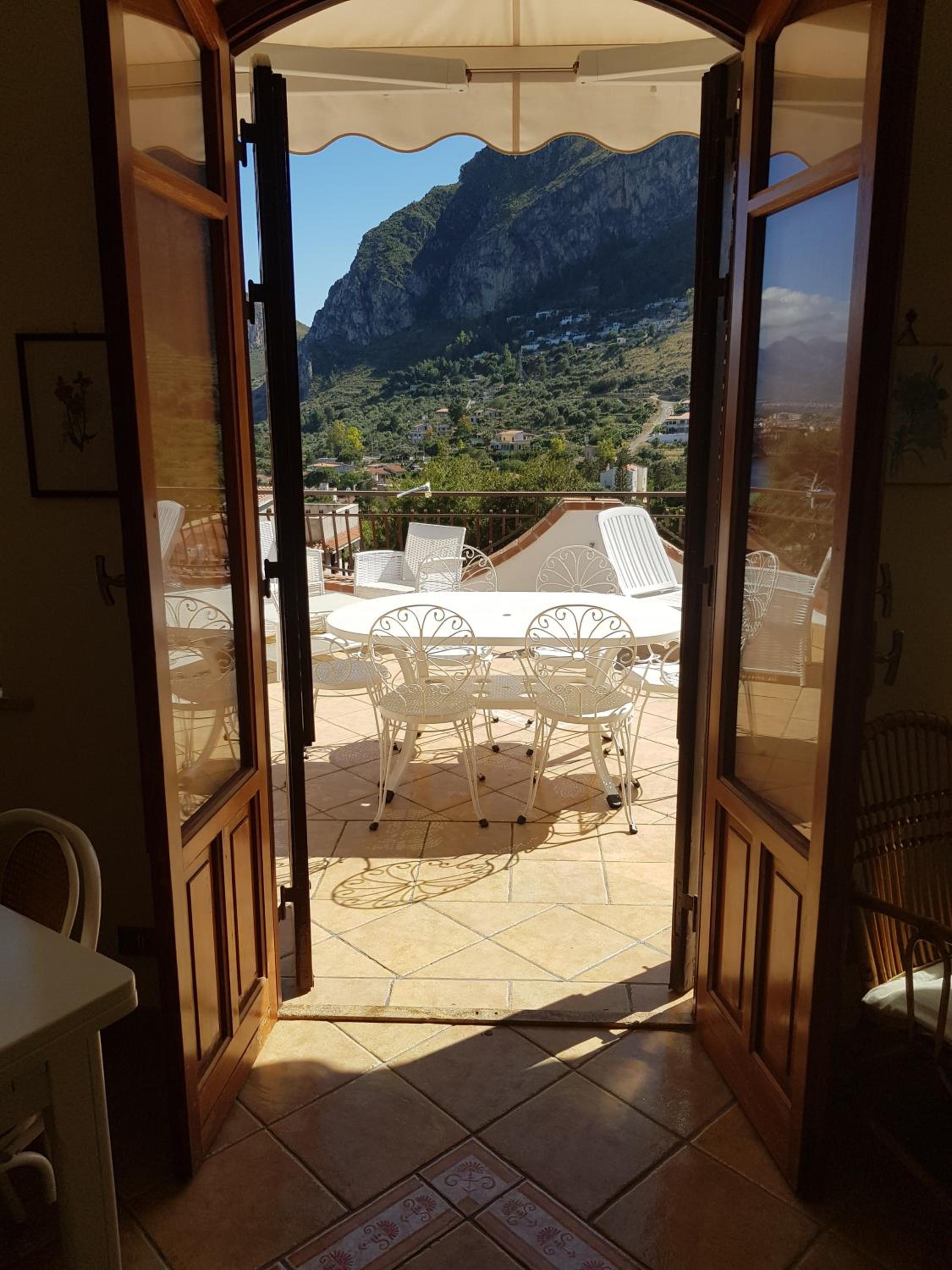 Villa del Golfo Urio with swimming pool shared by the two apartments it is essential to have a car view 4