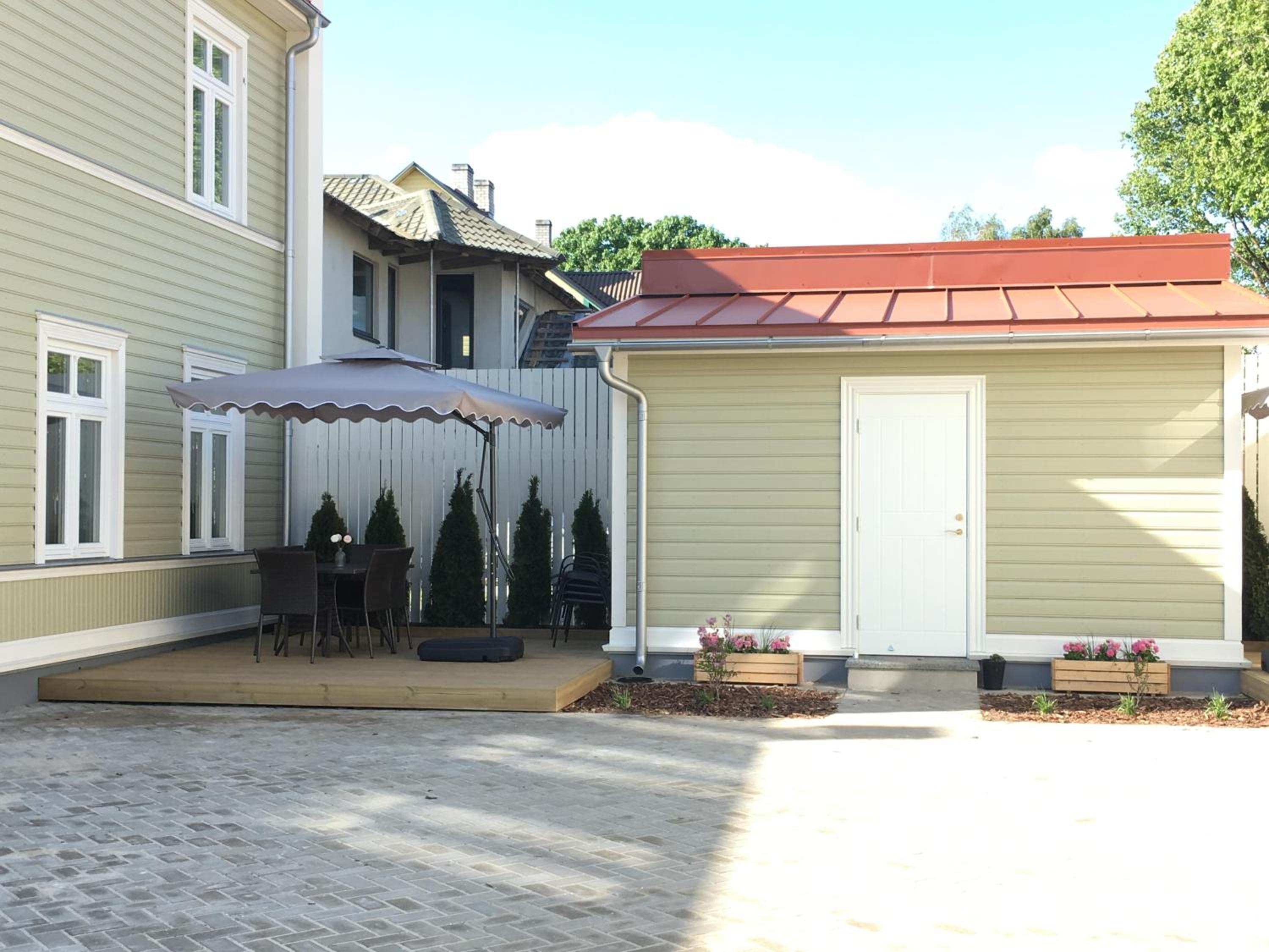 Modern quiet 2 bedroom apartment near City center view 4