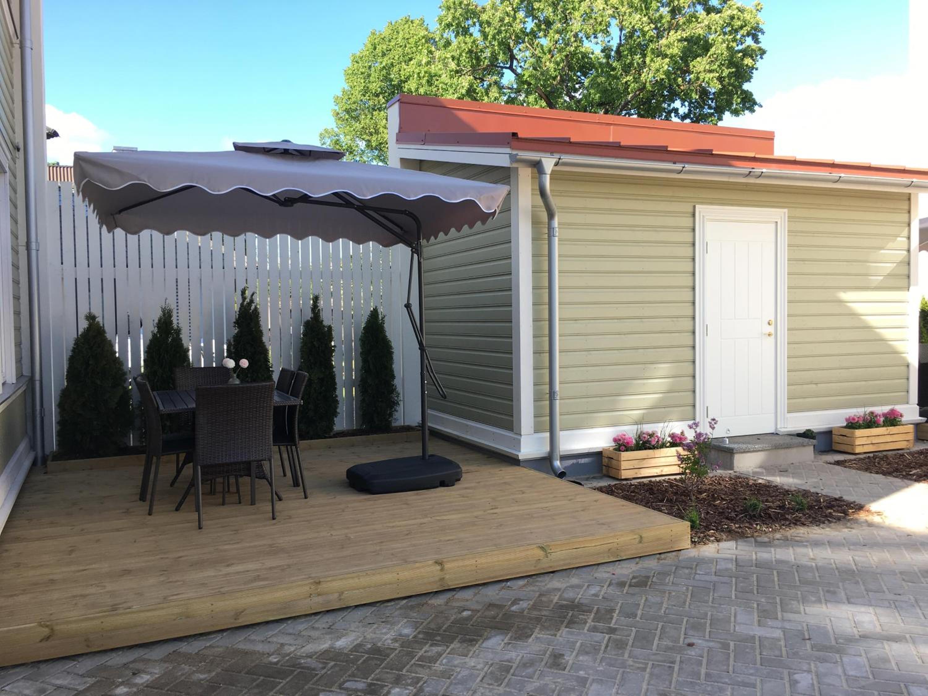Modern quiet 2 bedroom apartment near City center view 3