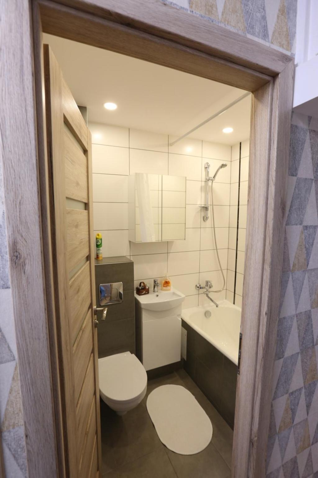 Delightful Apartment - FREE PARKING - NETFLIX view 4