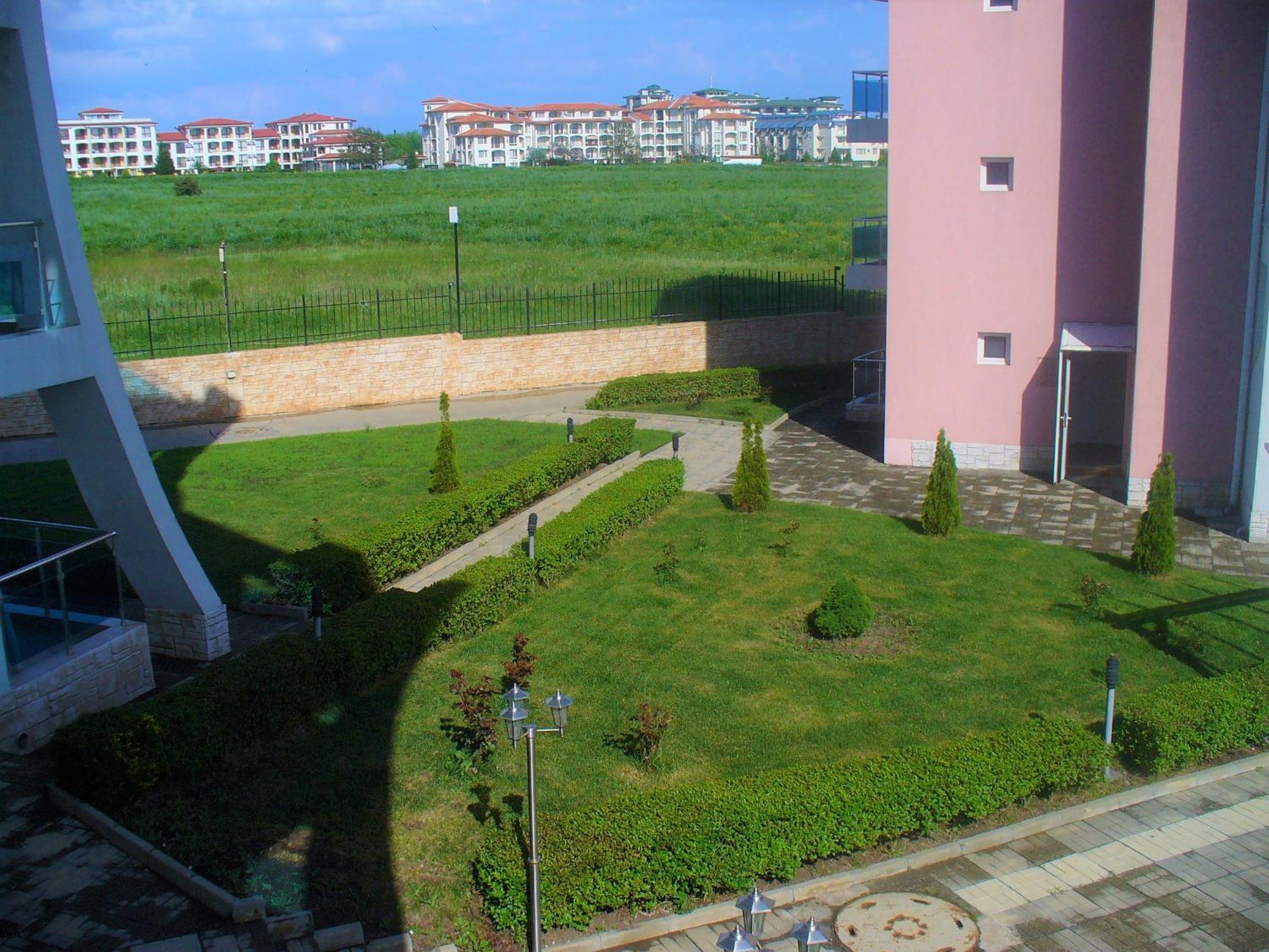 Photo 8