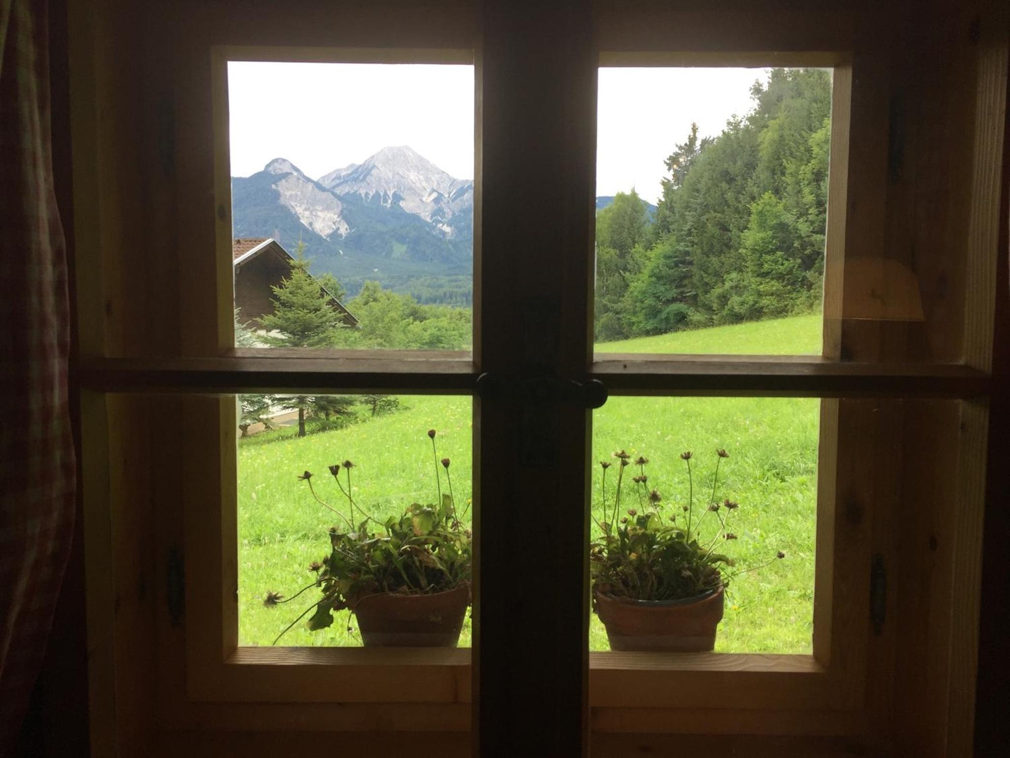 Cozy Log Cabin near Faaker See
