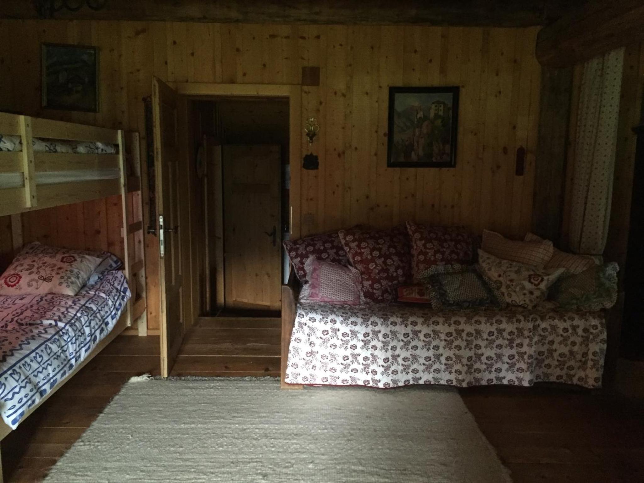 Cozy Log Cabin near Faaker See
