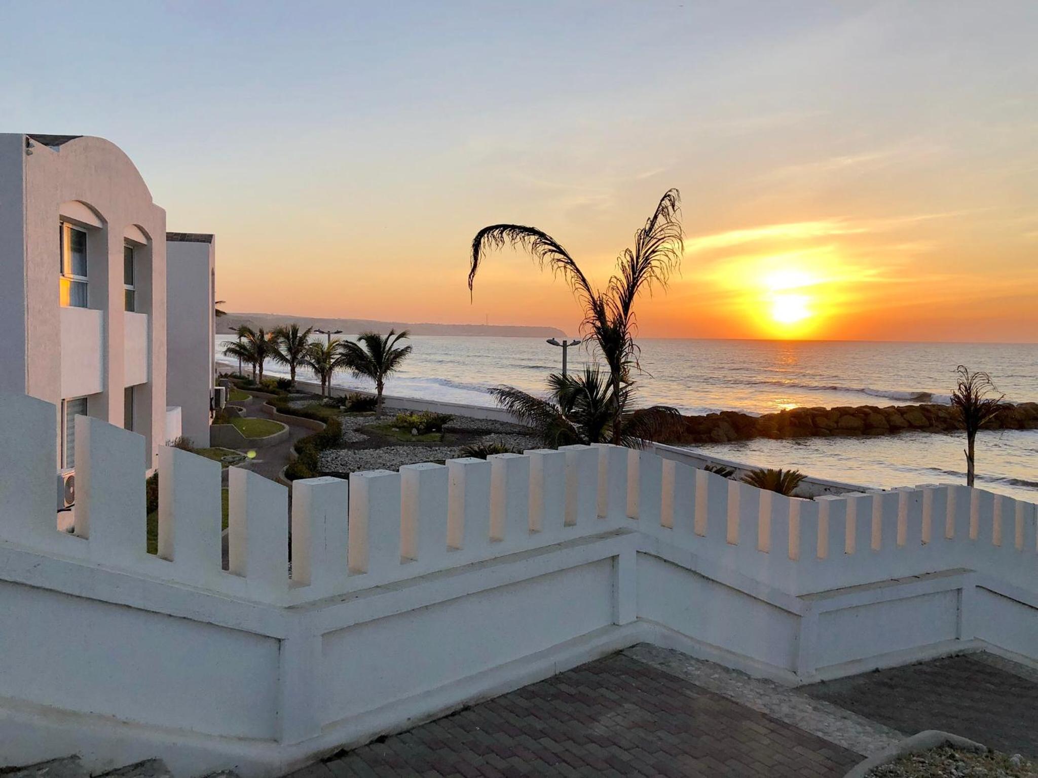 Hotel Departamentos Amoblados Frente al Mar Manta -PROINKASA - Image 1