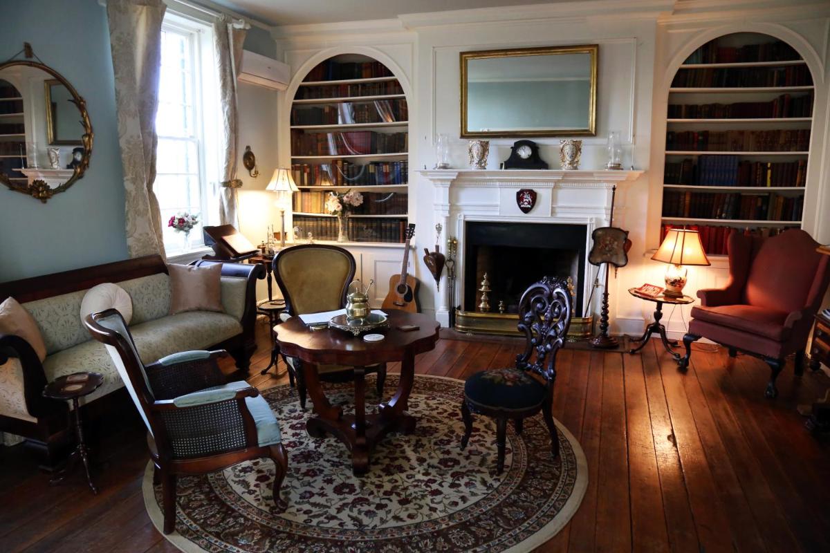 Chilton House Suites