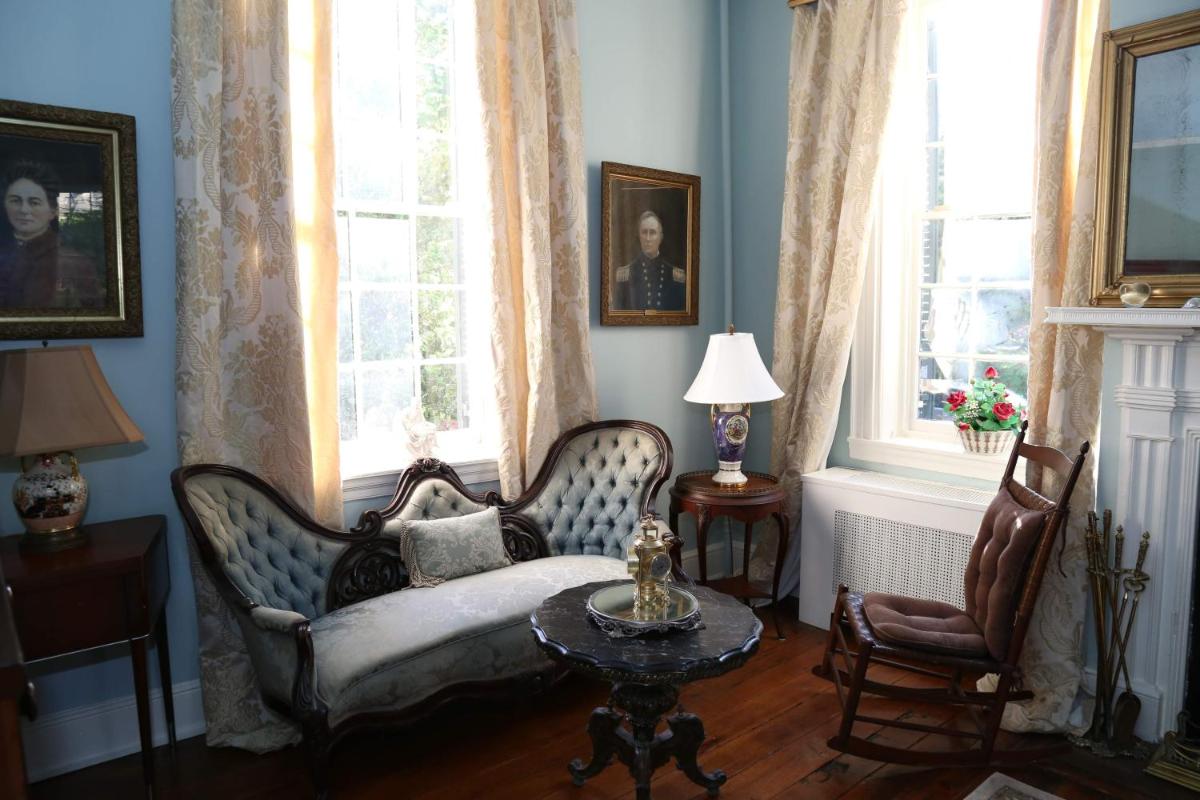 Chilton House Suites