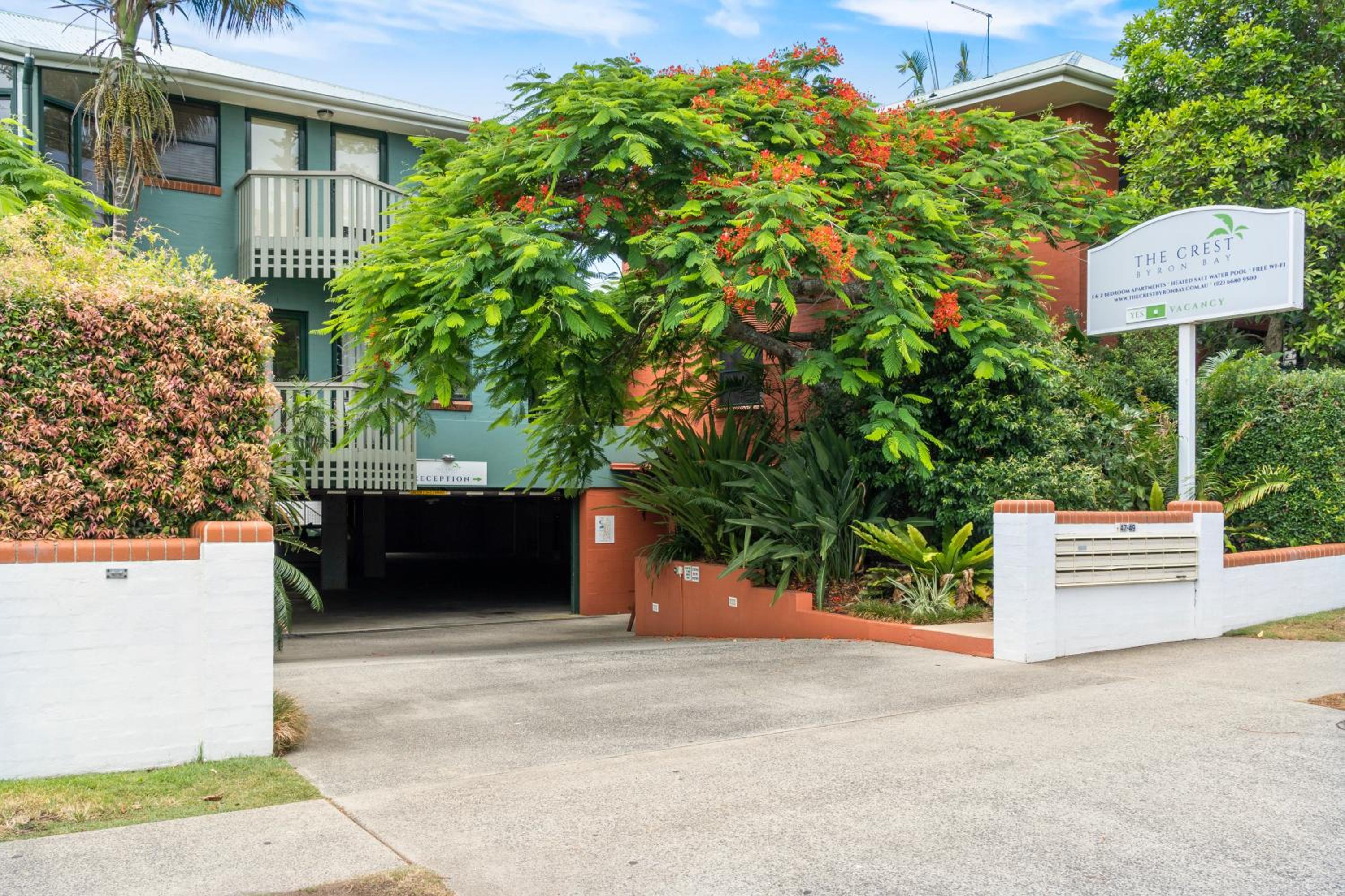 Hotel Byron Getaway @the Crest - Image 1