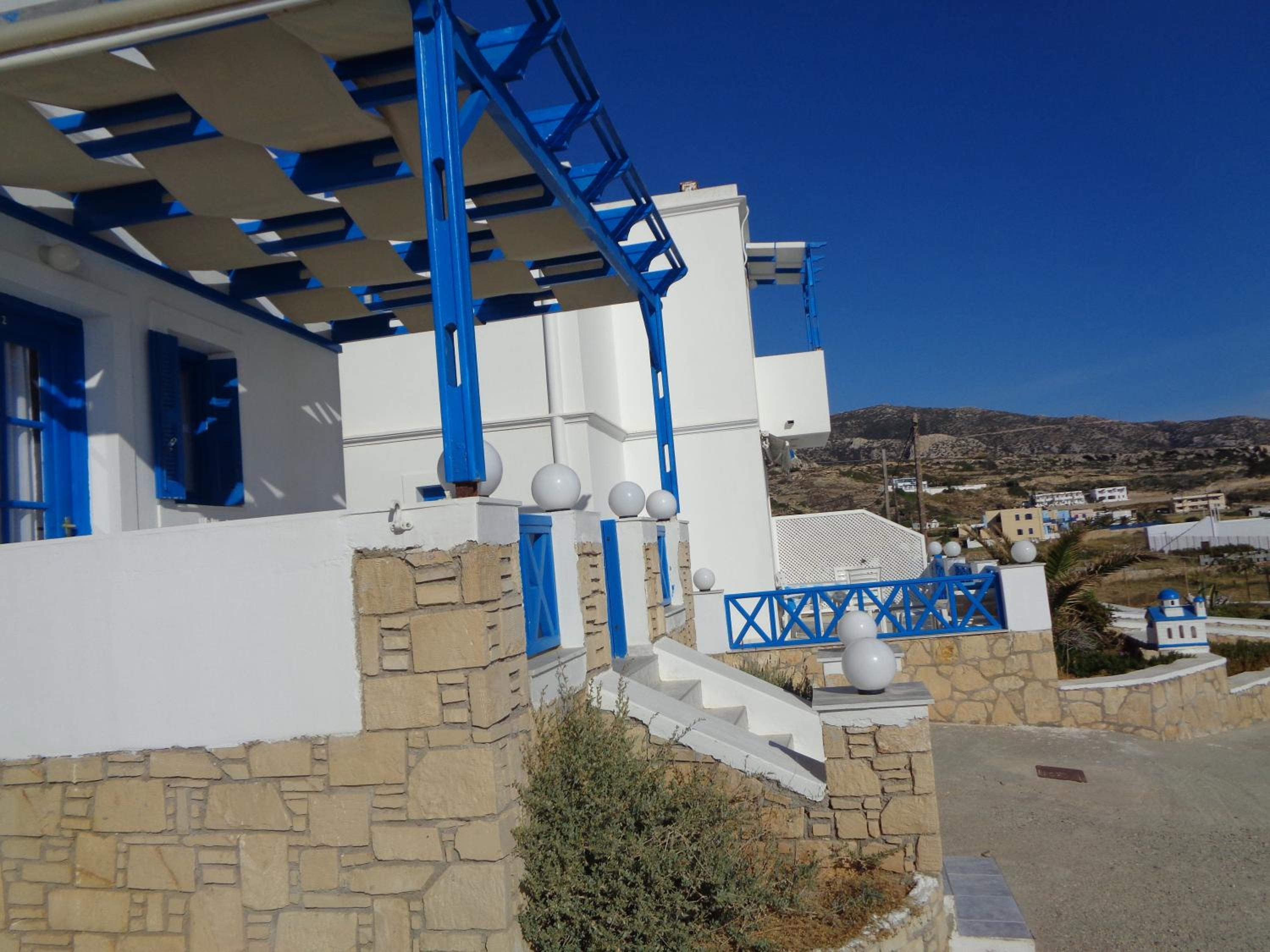 Blue and White Studios & Apartments