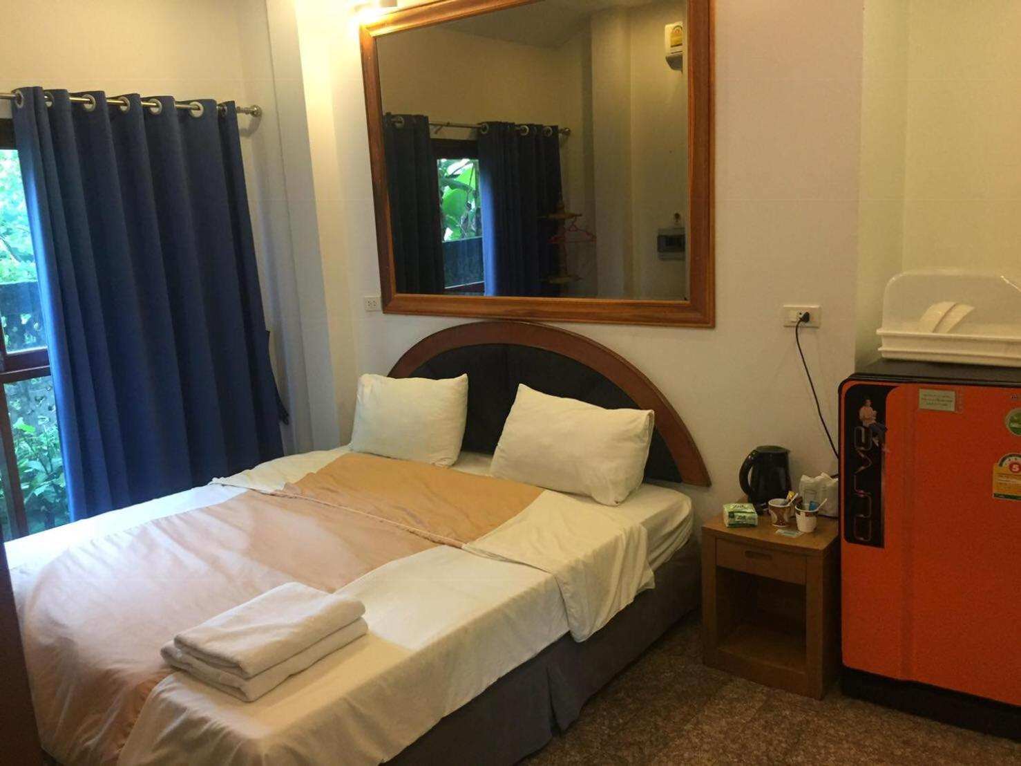 Damnoen Care Resort