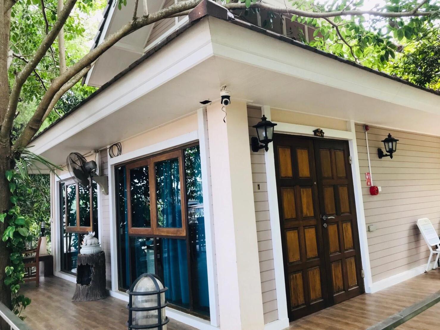 Damnoen Care Resort