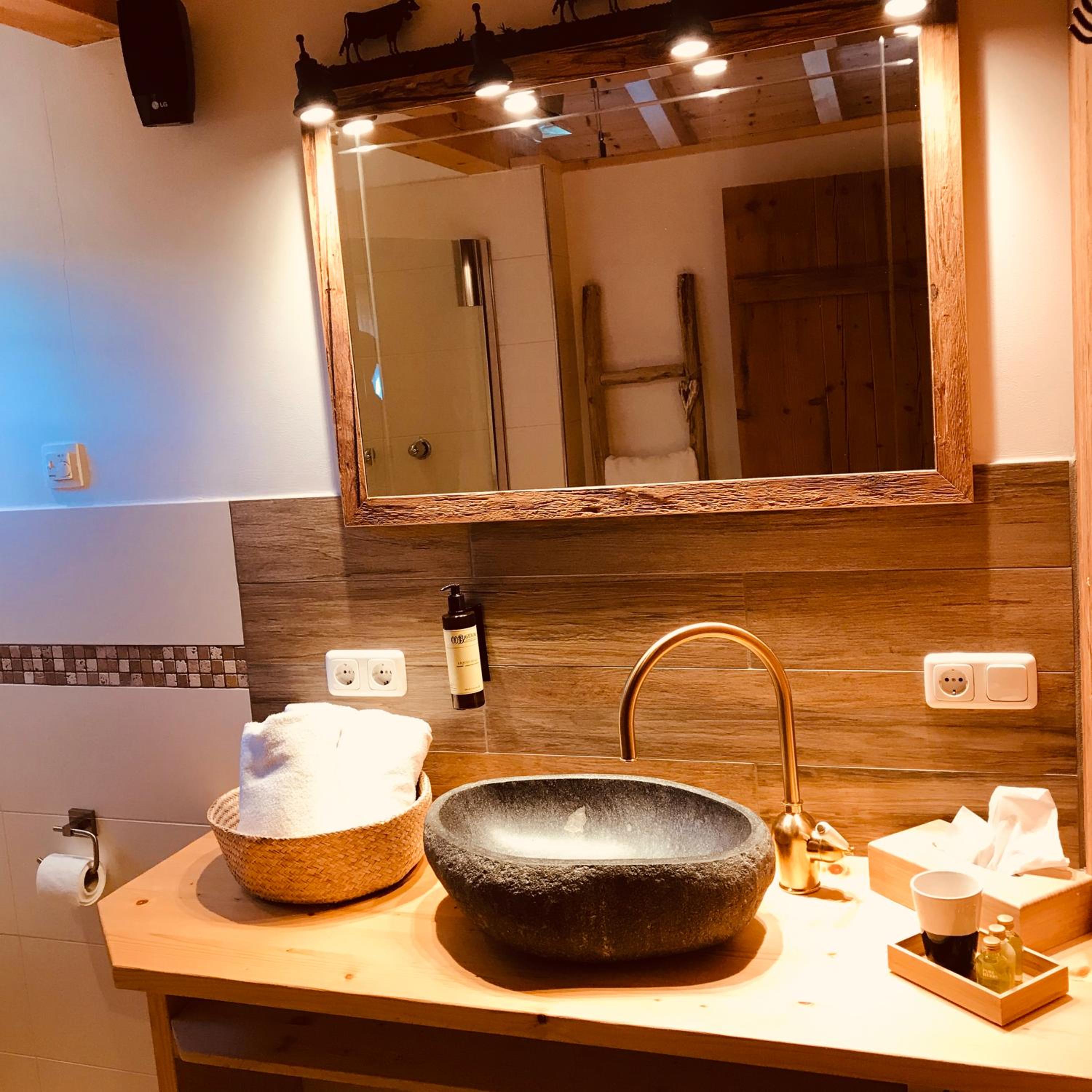 Dorfchalets & Apartments - in Kaprun centre including FREE entry Tauern Spa and Summer Card