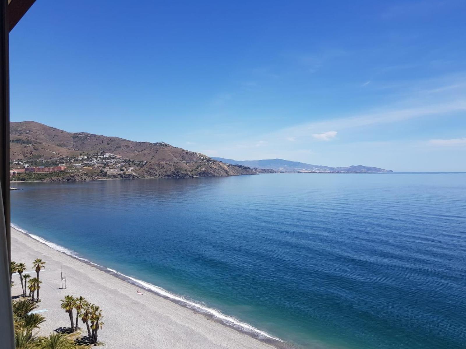 Hotel Ático en Almuñecar. Primera línea de playa con vistas espectaculares - Image 1