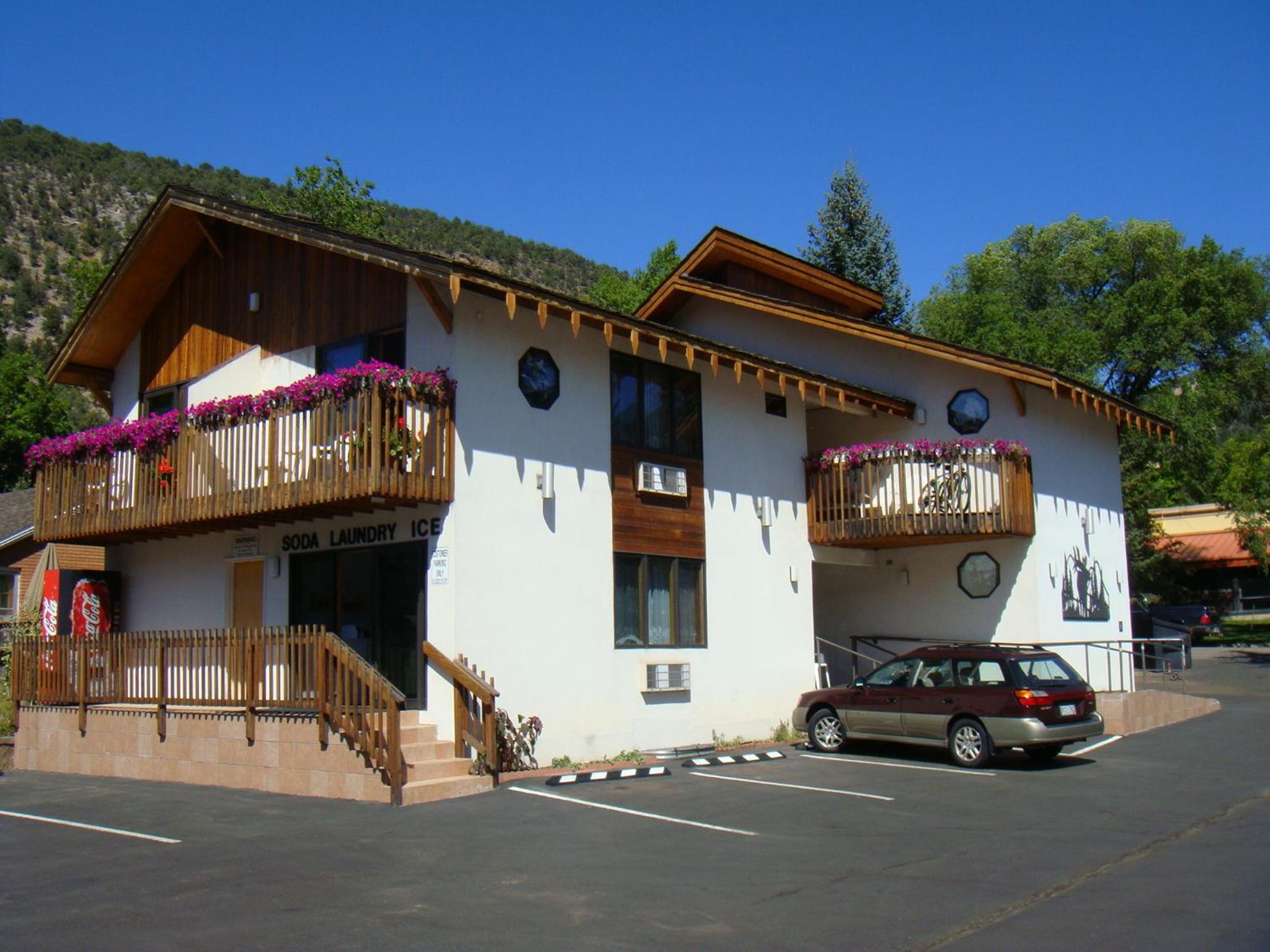 Glenwood Springs Vacations - Starlight Lodge - Property Image 10