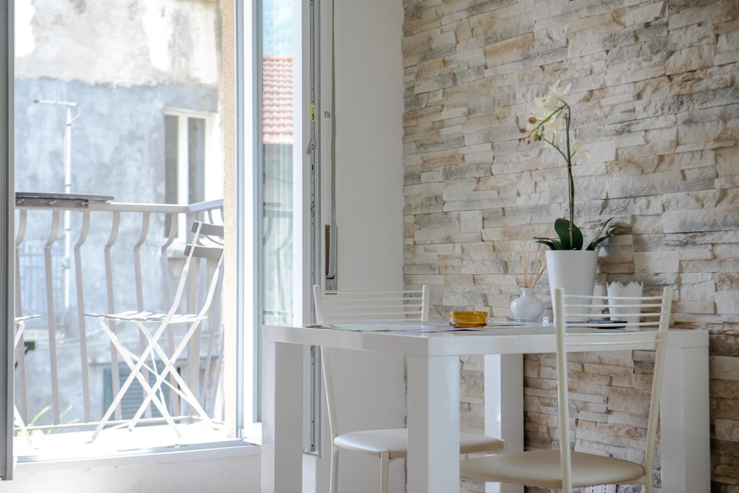 Laglio Apartment Above George view 3