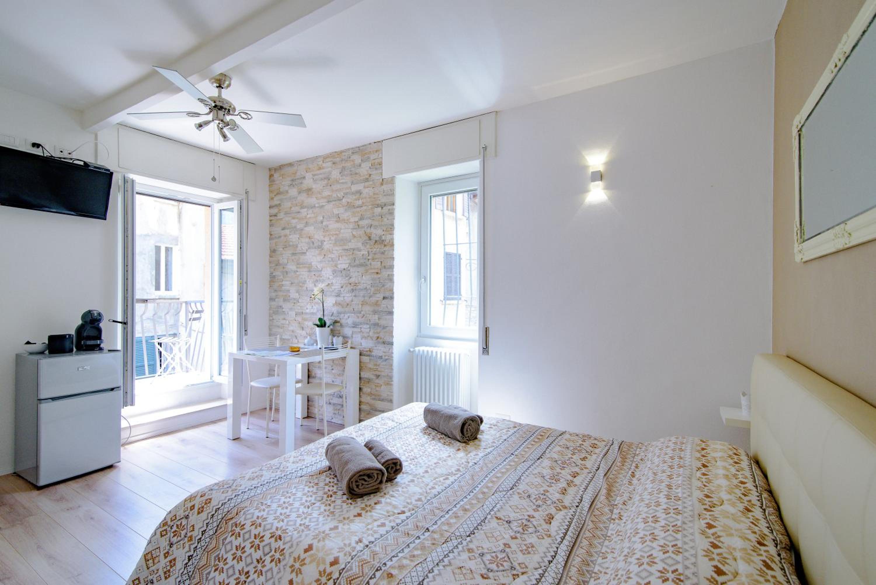 Laglio Apartment Above George view 5
