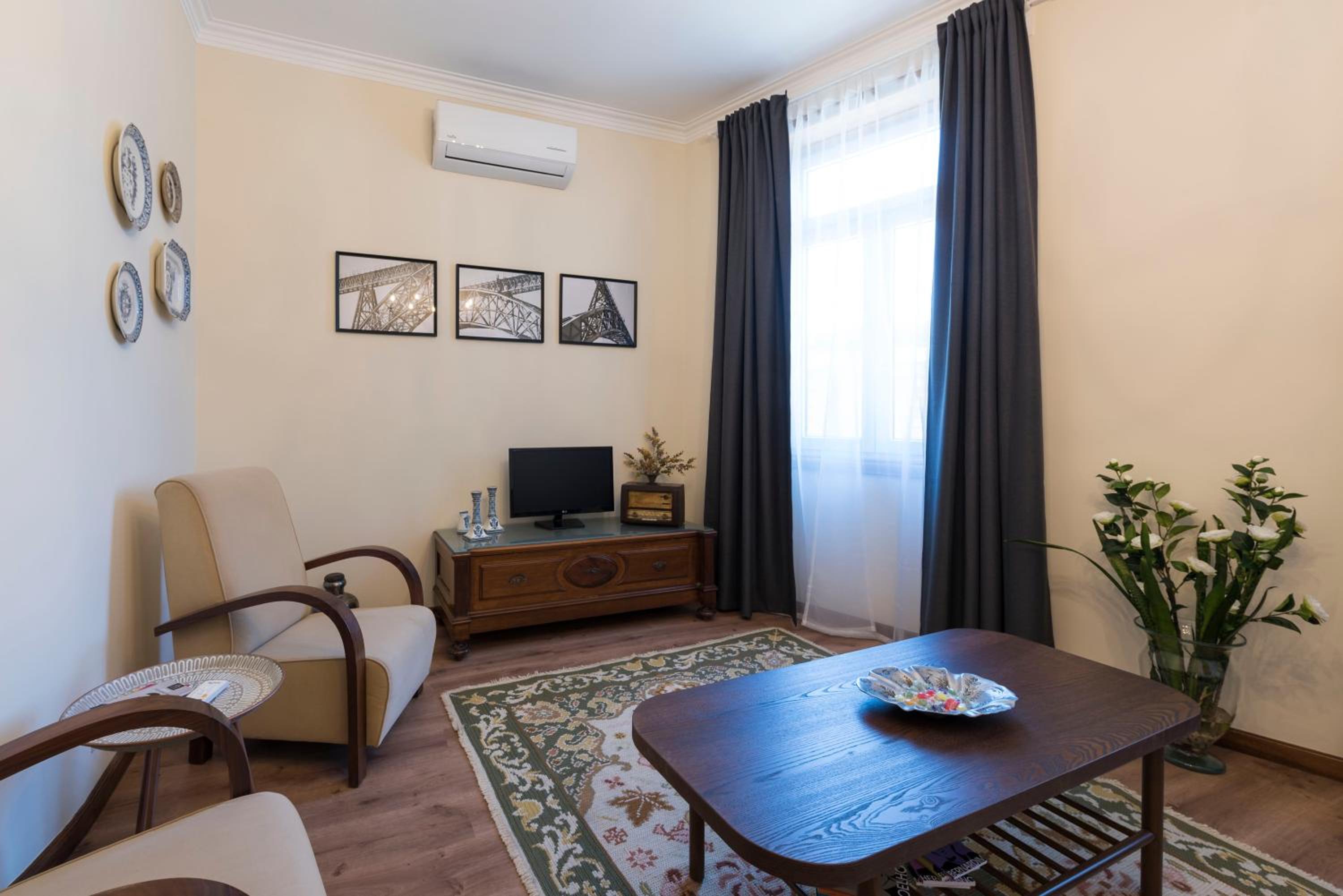 LovelyStay - Heritage Collection House with 4Bedrooms view 4