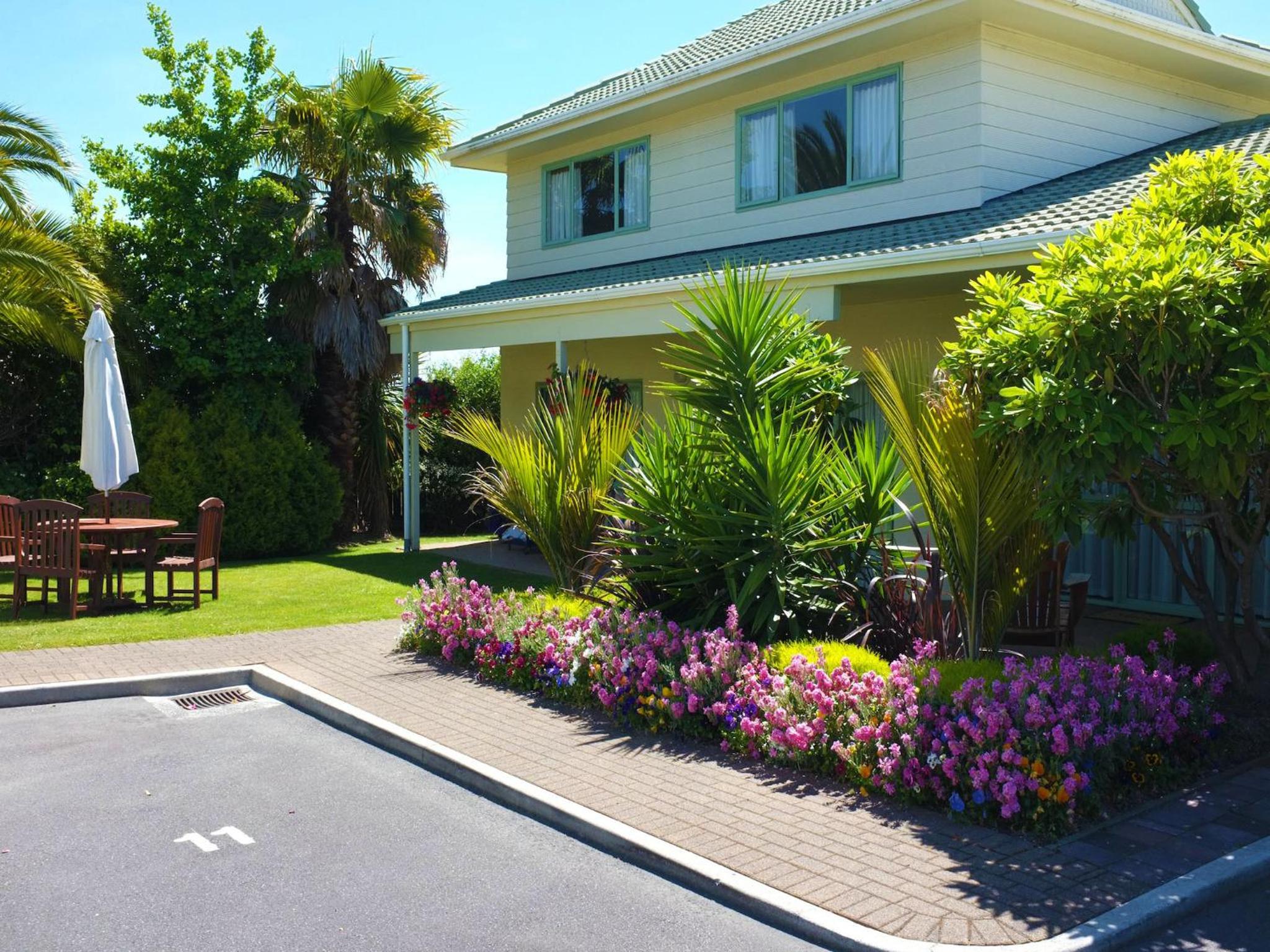 Birchwood Spa Motel