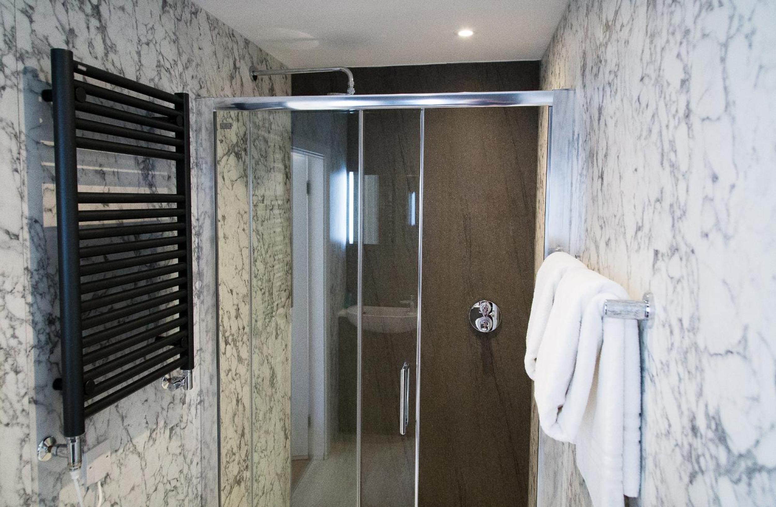 Fountains Guest House - Harrogate Stays with FREE PARKING