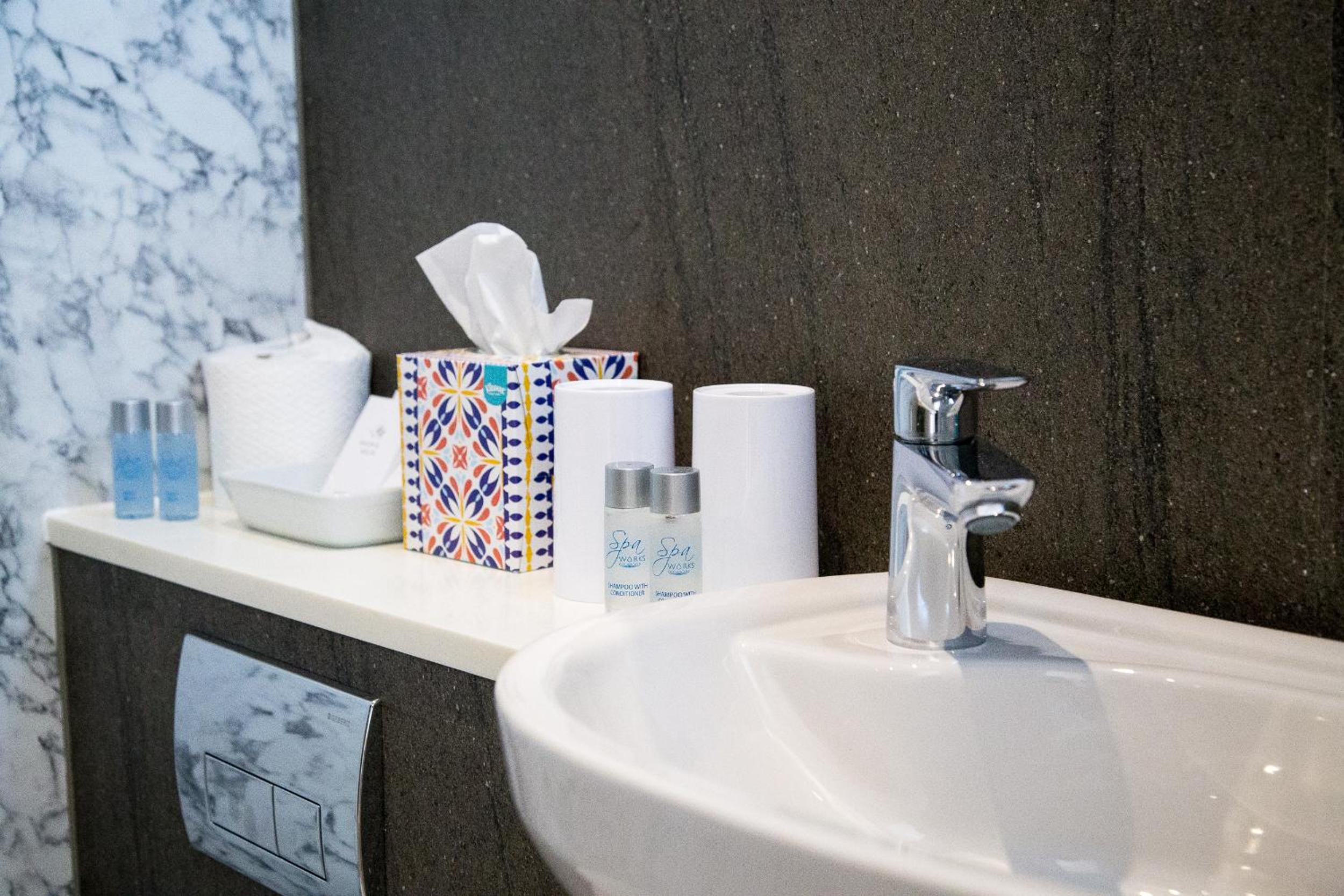 Fountains Guest House - Harrogate Stays with FREE PARKING