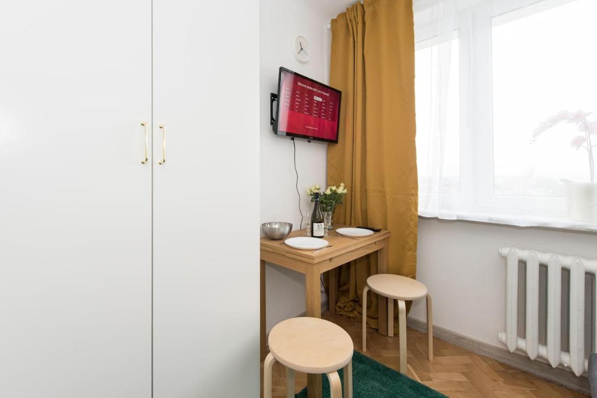 SuperApart Belwederska room B MiniStudio view 3